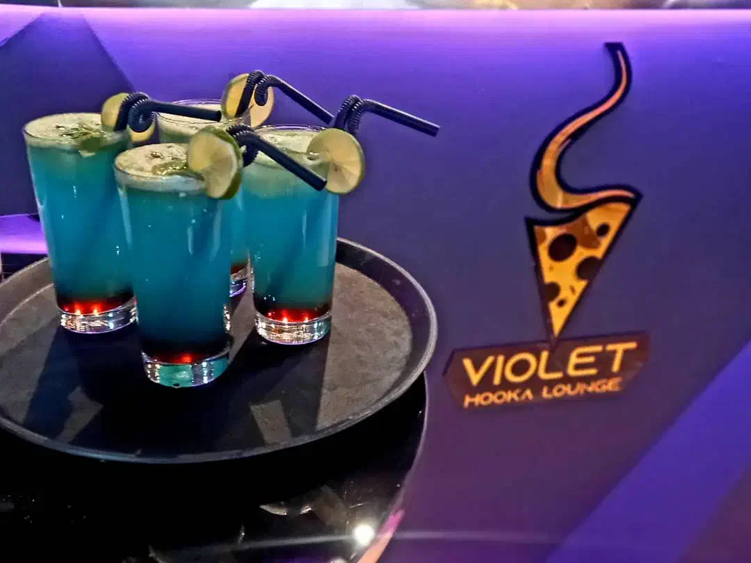 نیازمند باریستا خانوم و آقا جوان به صورت نیمه وقت|استخدام خدمات فروشگاه و رستوران|تهران, حکمت|دیوار