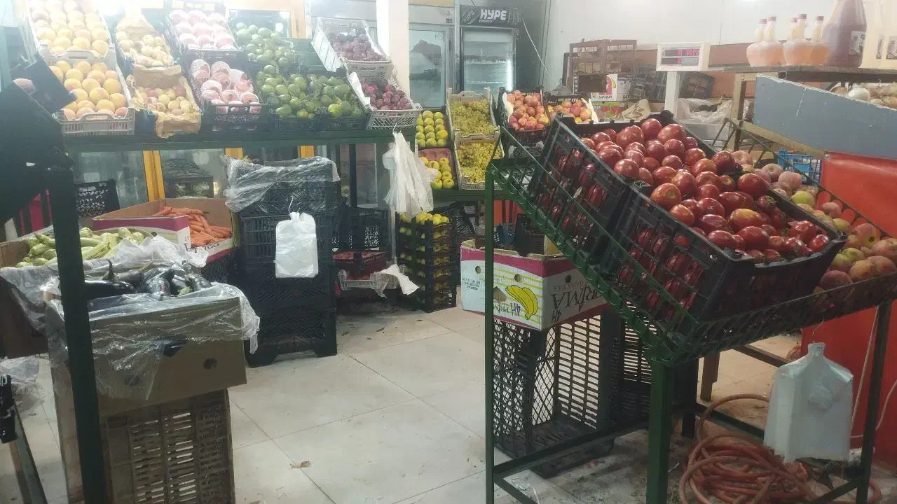 فروش لوازم میوه فروشی ویا واگذاری کامل|اجارهٔ مغازه و غرفه|مشهد, فدک|دیوار