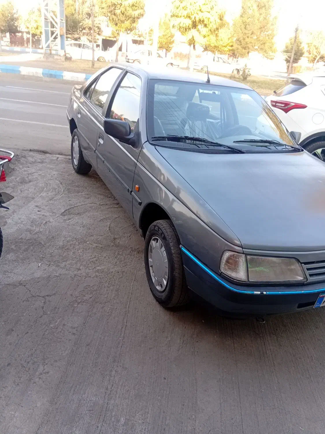 پژو ۴۰۵ بی رنگ|خودرو سواری و وانت|میانه, |دیوار