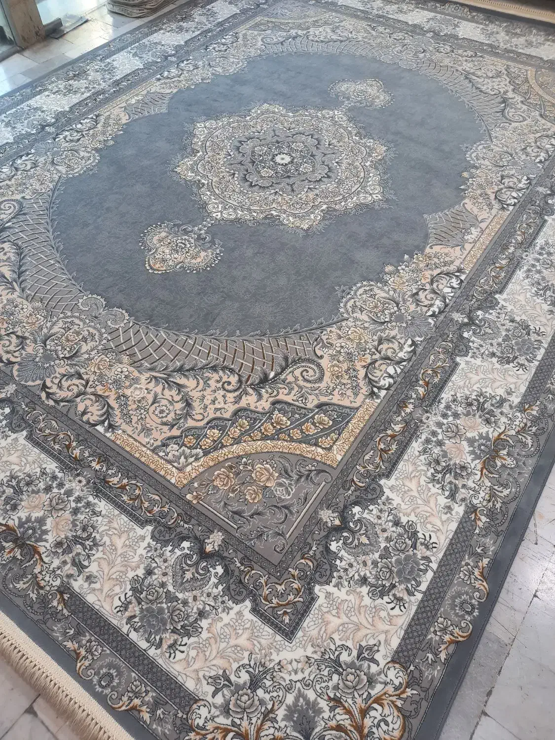 ۲عددفرش۱۲متری یاقوت دیزاین۱۲۰۰ضخیم تخفیفی سرای فرش|فرش|مشکیندشت, |دیوار