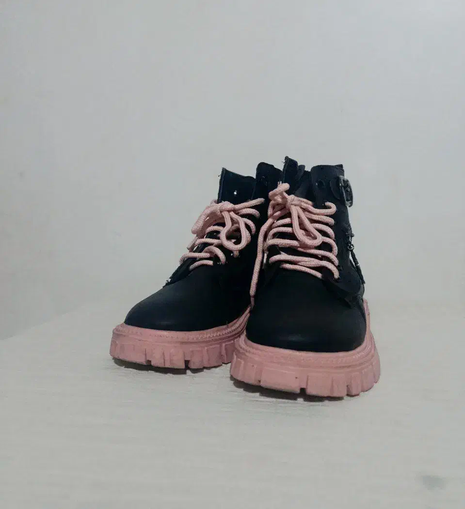 کفش نیم بوت و کتونی در حد نو|کیف، کفش، کمربند|نورآباد, |دیوار