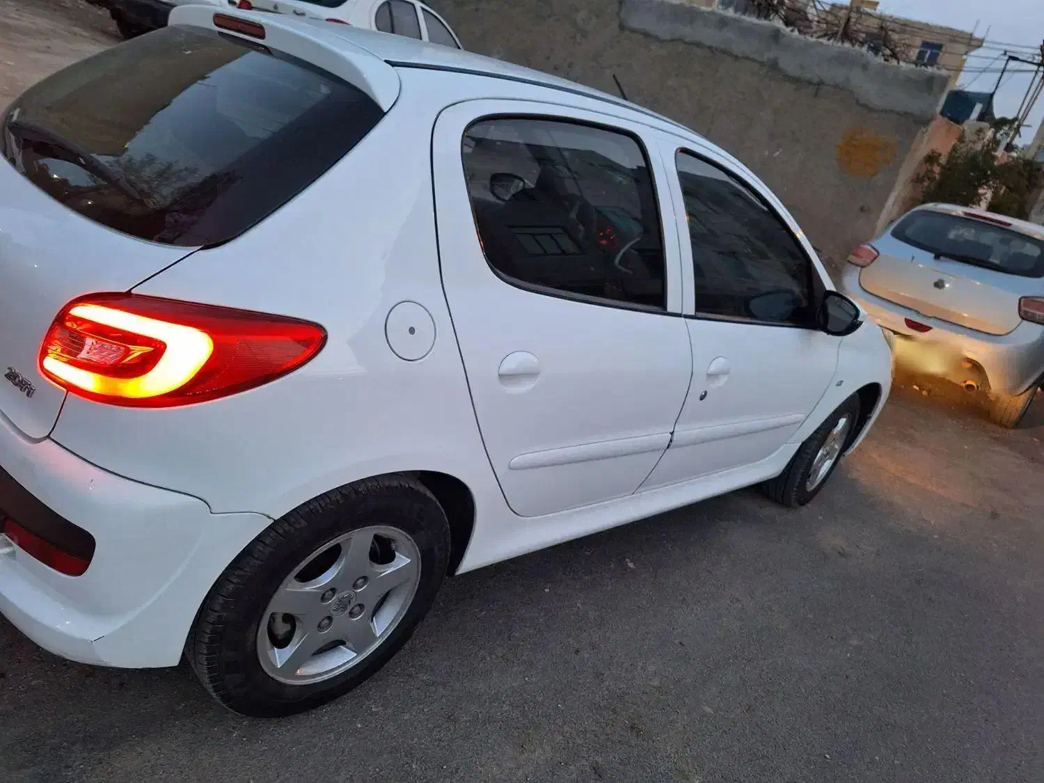 207 مدل 1400 بیرنگ|خودرو سواری و وانت|بومهن, |دیوار