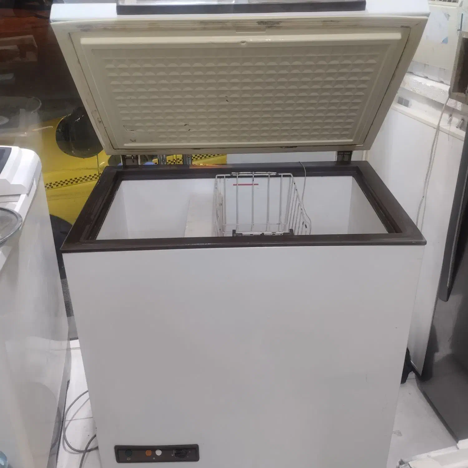 فریزر  صندوقی مارک aeg|یخچال و فریزر|صدرا-فارس, فاز ۲|دیوار