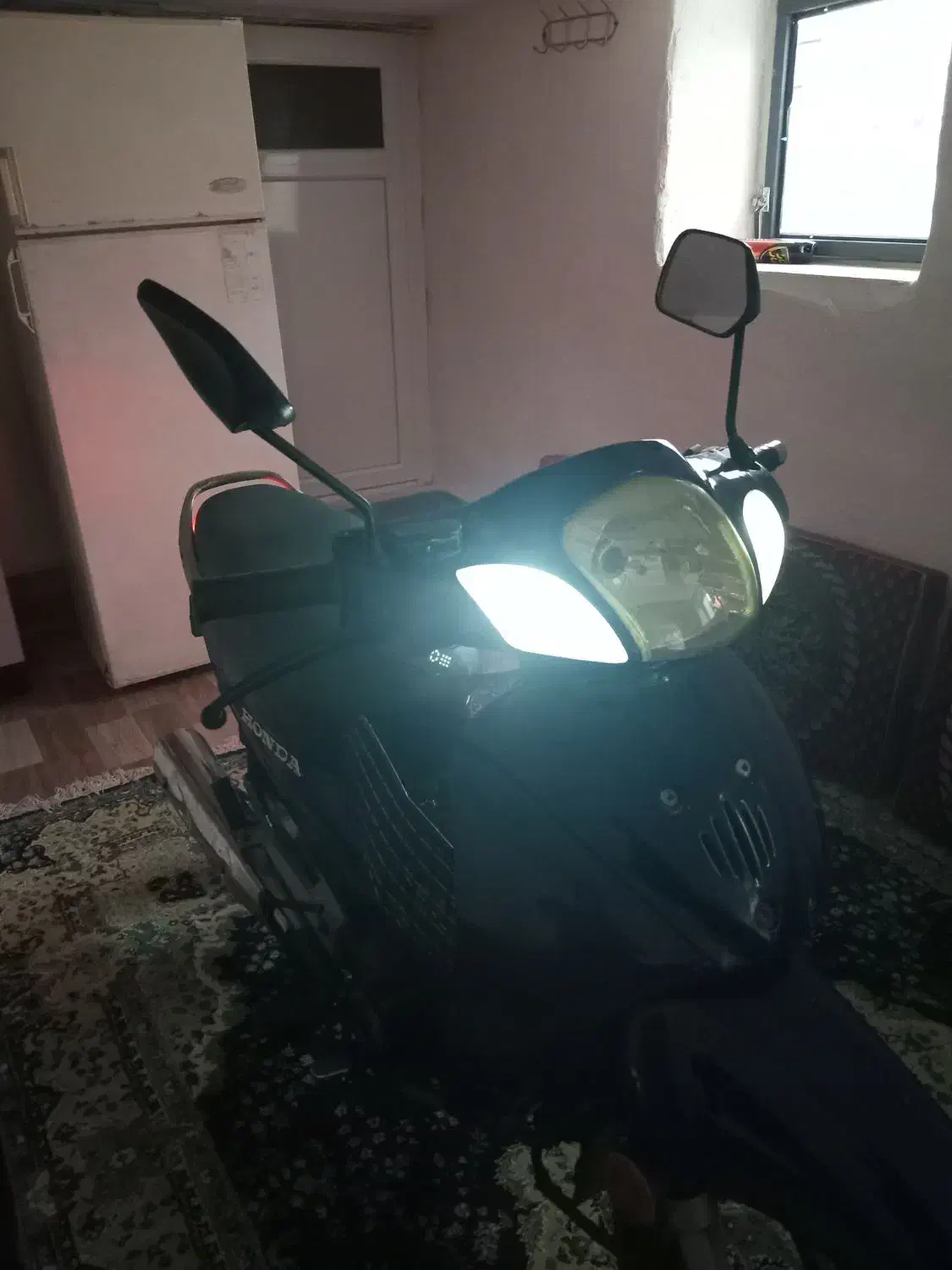 ویو ۱۲۵|موتورسیکلت|پره‌سر, |دیوار