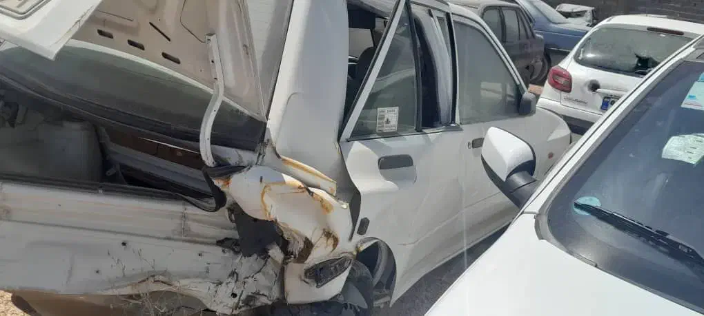 خودرو تصادفی بر میدارم.|خودرو سواری و وانت|آباده, |دیوار