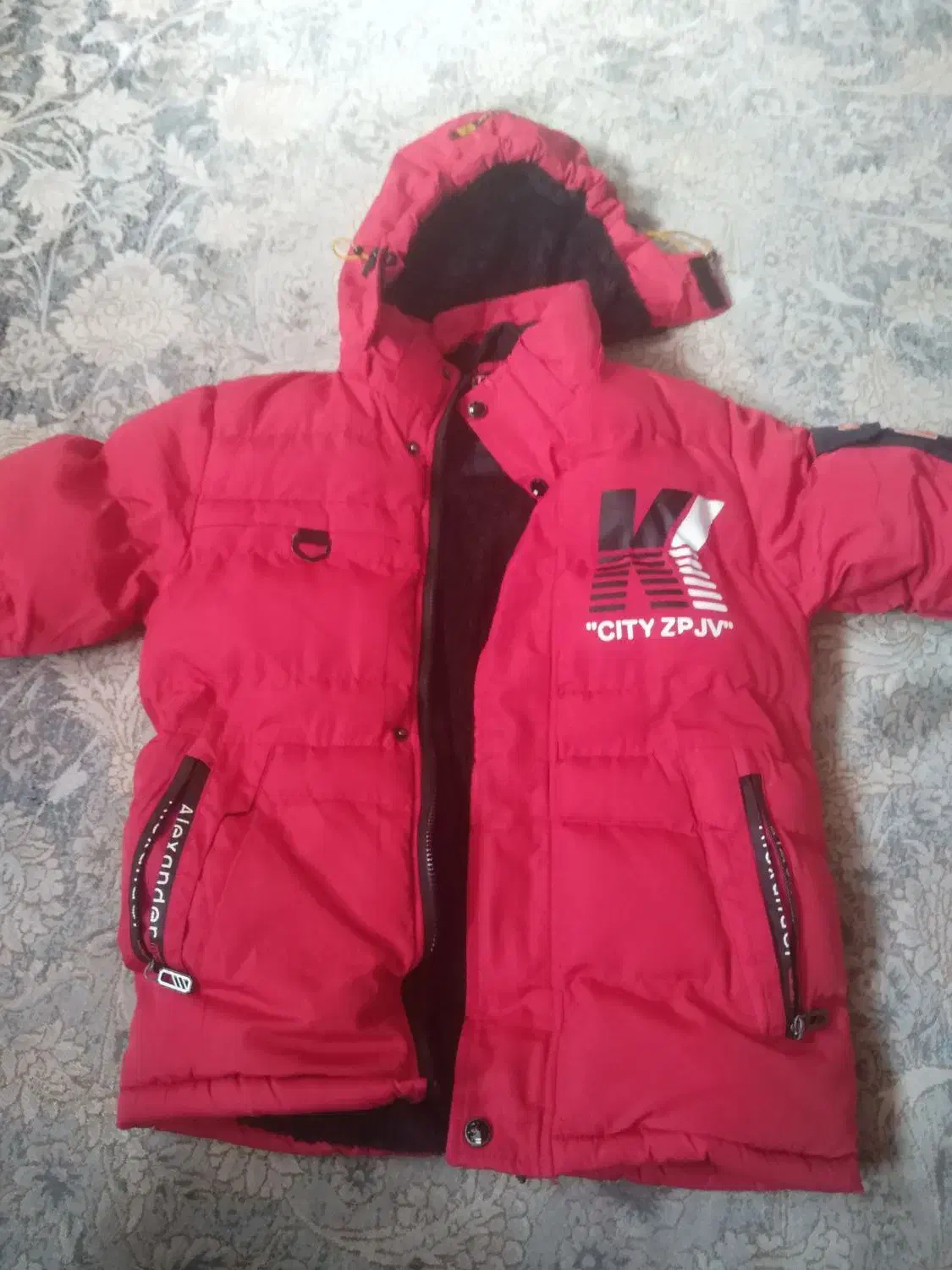 کاپشن|کفش و لباس بچه|شهرکرد, |دیوار