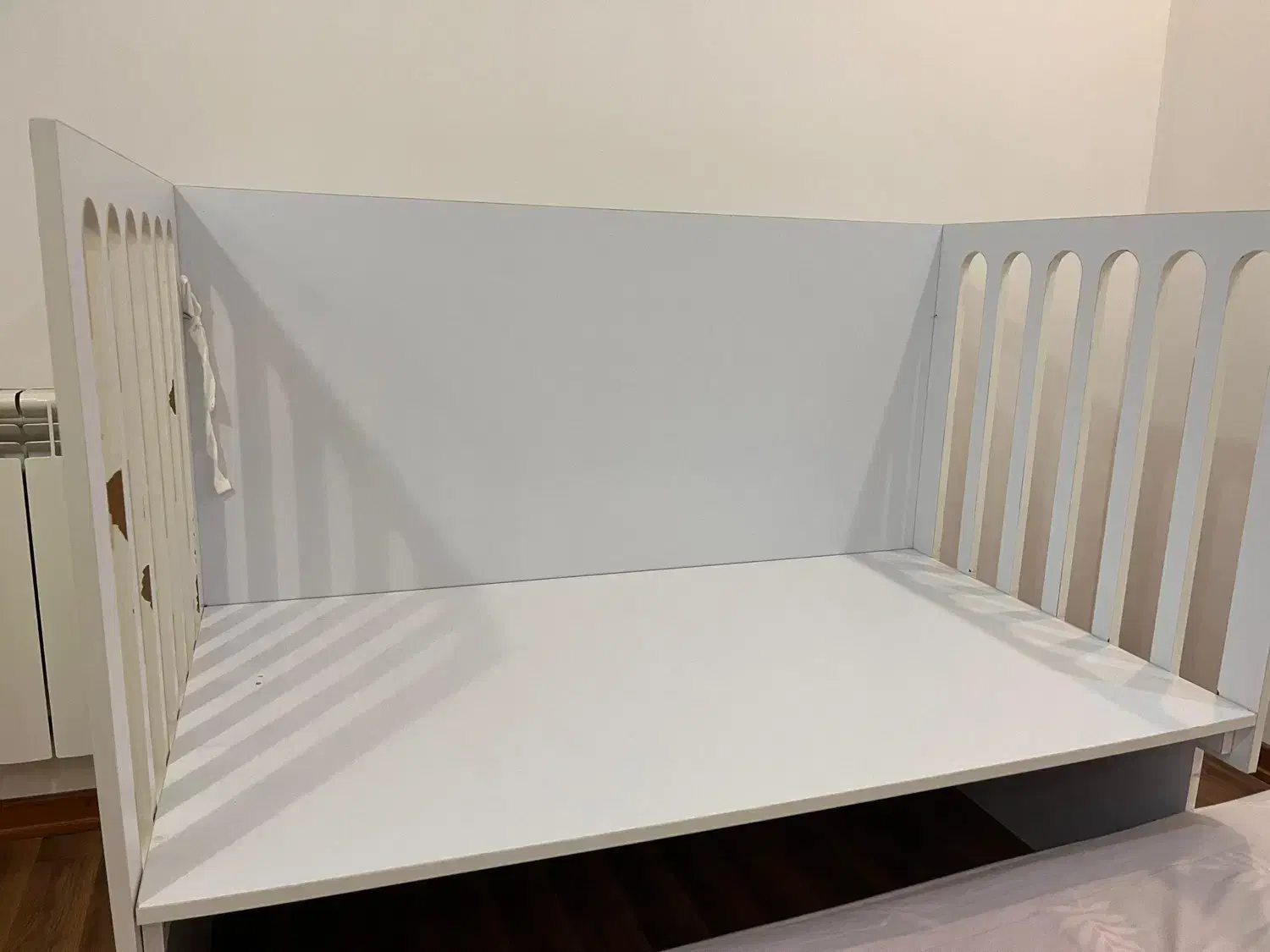 تخت نوزاد کنار مادر|تخت و صندلی بچه|رشت, معلم|دیوار