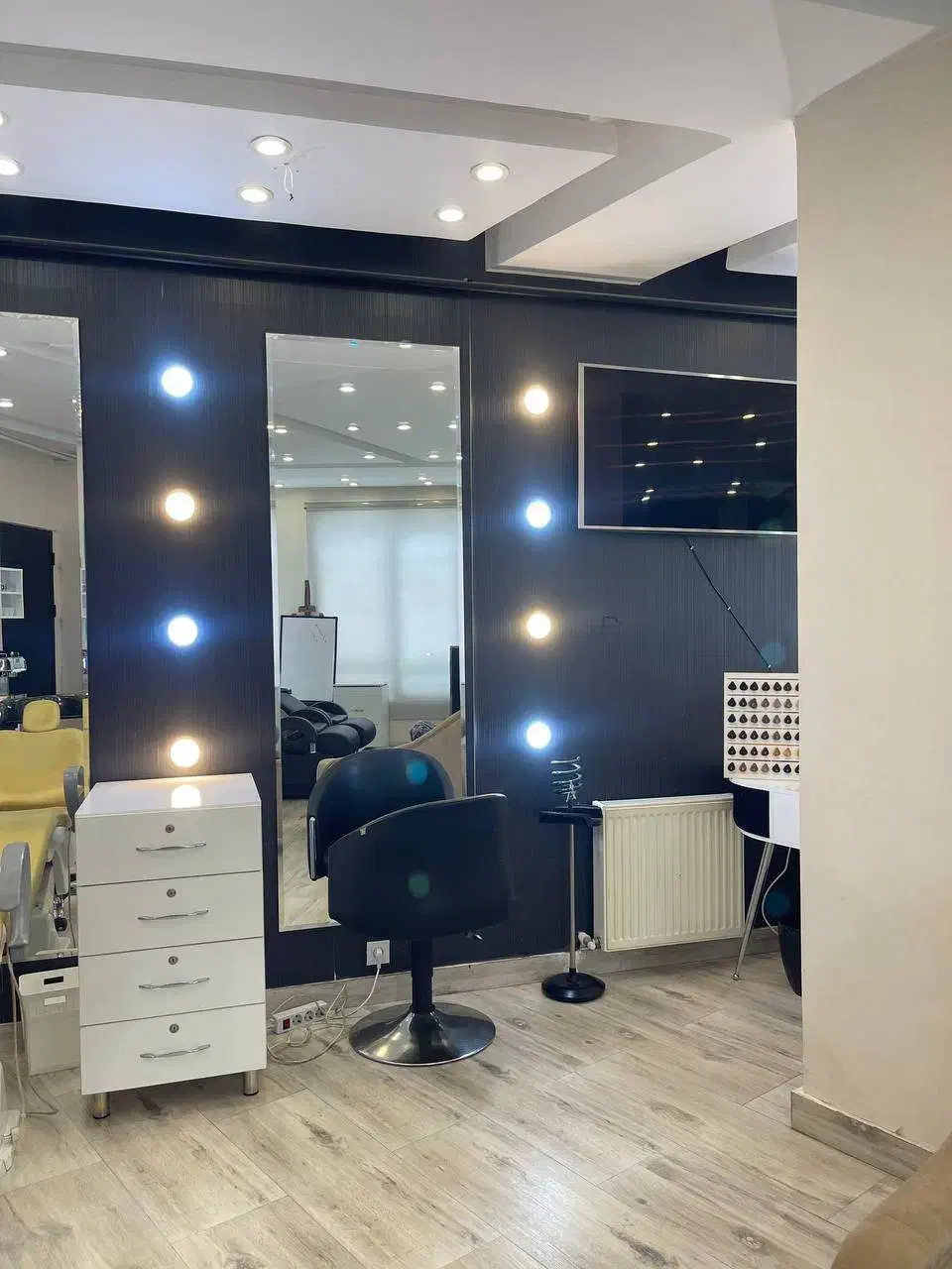 دستیار رنگ و لایت|استخدام درمانی، زیبایی، بهداشتی|رشت, بلوار گیلان|دیوار