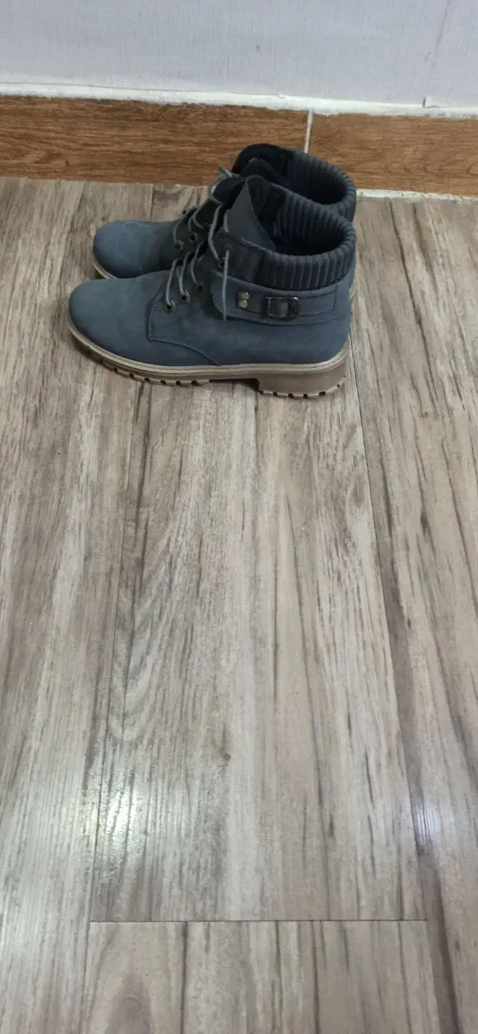 پوتین و کتونی ،کاملا سالم بدون کوچکترین لک|کیف، کفش، کمربند|رشت, پیرکلاچای|دیوار