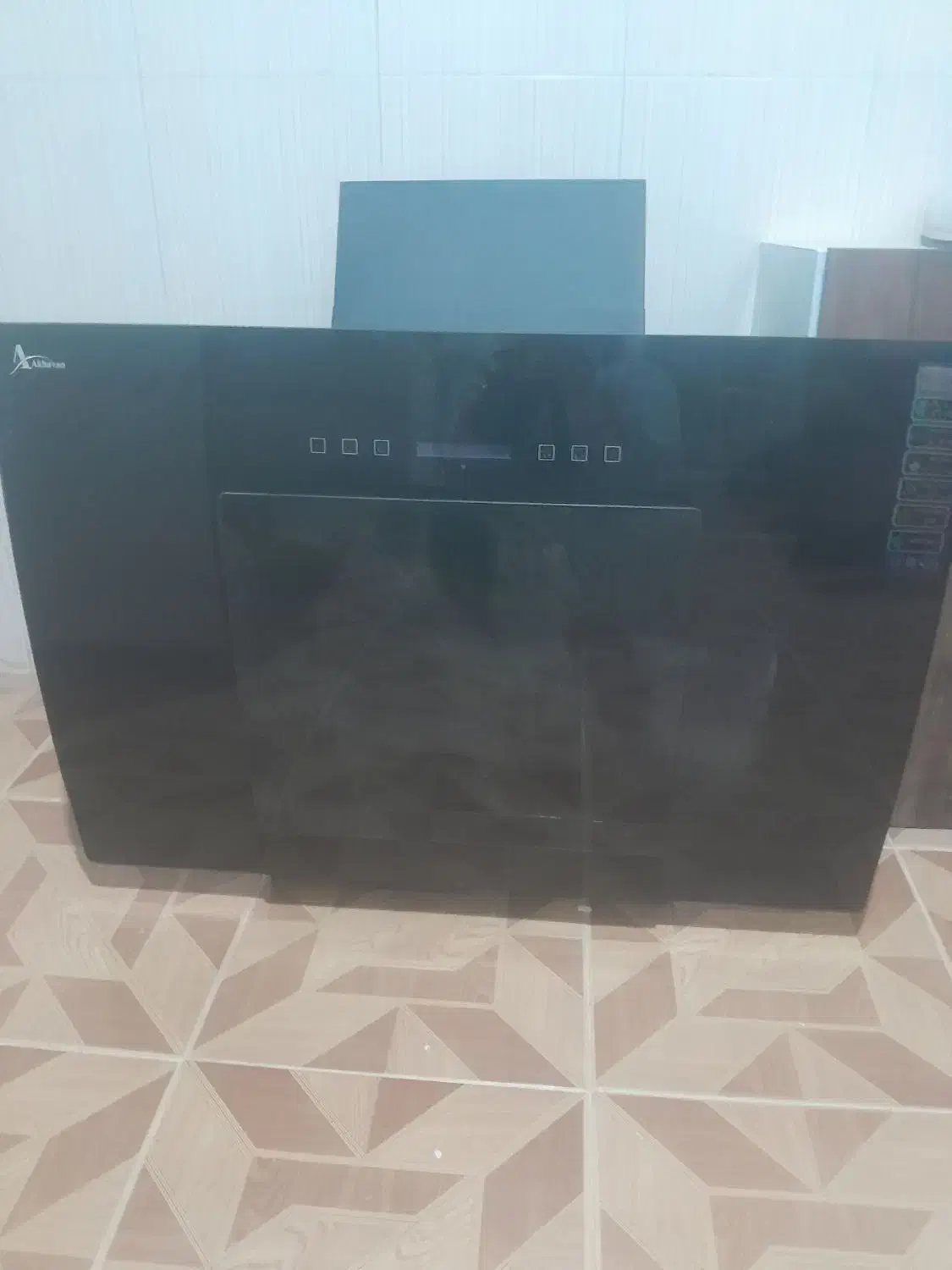 سلام هودپابه نو|هود|شاهین‌شهر, گزبرخوار|دیوار