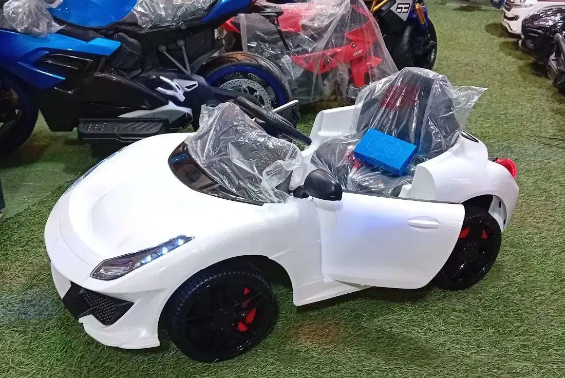 ماشین شارژی فراری سفید دو موتوره|اسباب‌‌بازی|قم, شهر قائم|دیوار