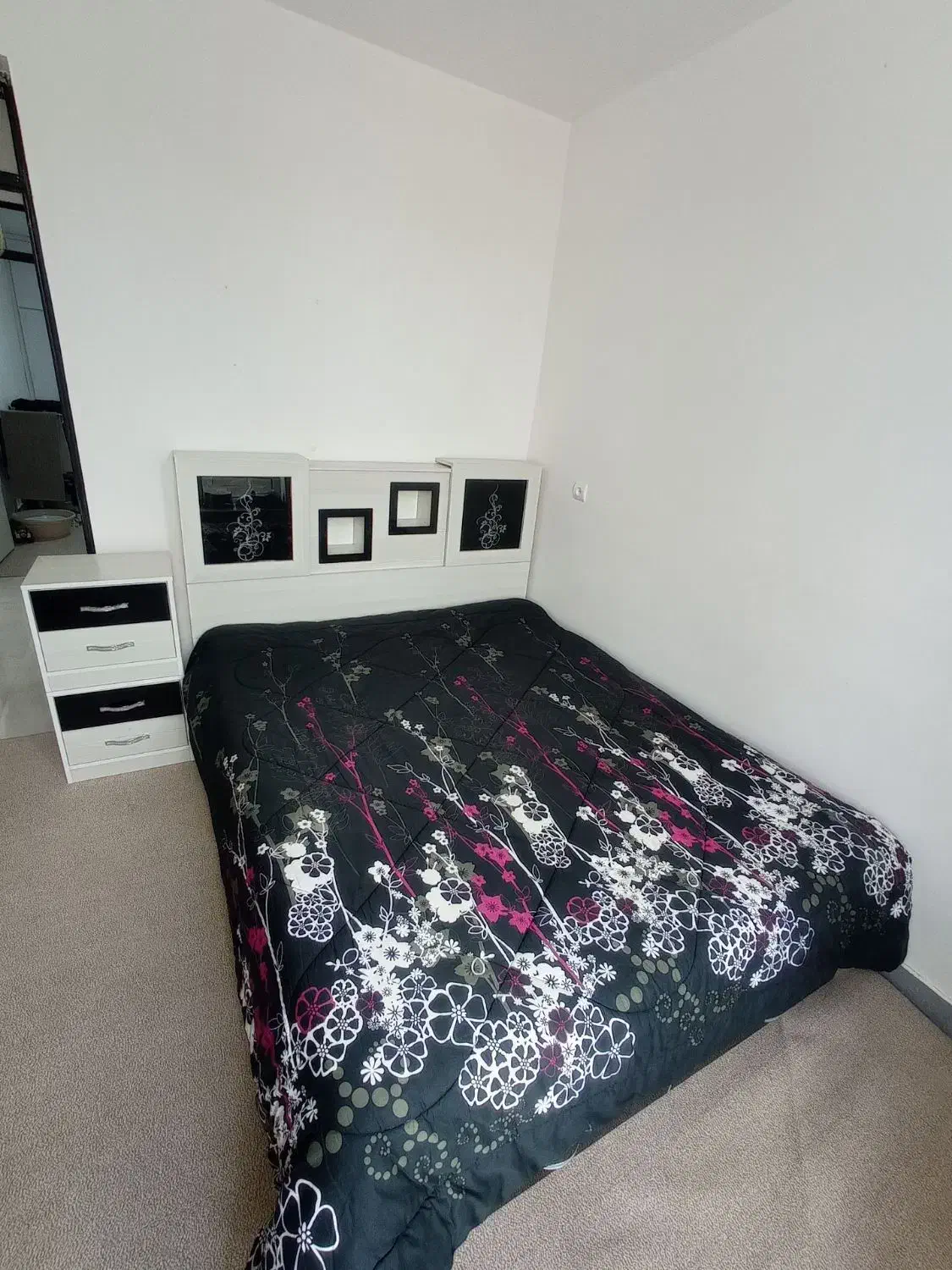 سرویس خواب دونفره در حد آک همراه با دو عدد پاتختی|تخت و سرویس خواب|مهران (ایلام), |دیوار