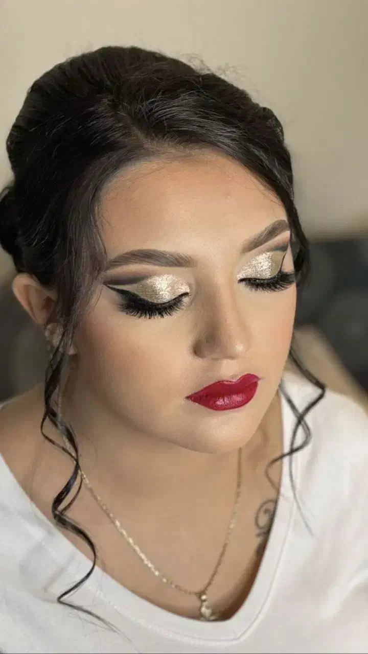 آف ویژه ب مناسبت شب یلدا میکاپ و شنیون از۴۰۰|خدمات آرایشگری و زیبایی|دورود, |دیوار