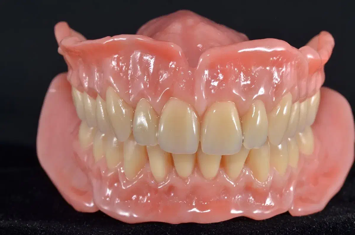 ساخت انواع  دندان مصنوعی|پزشکی|بندر انزلی, آخرخط|دیوار