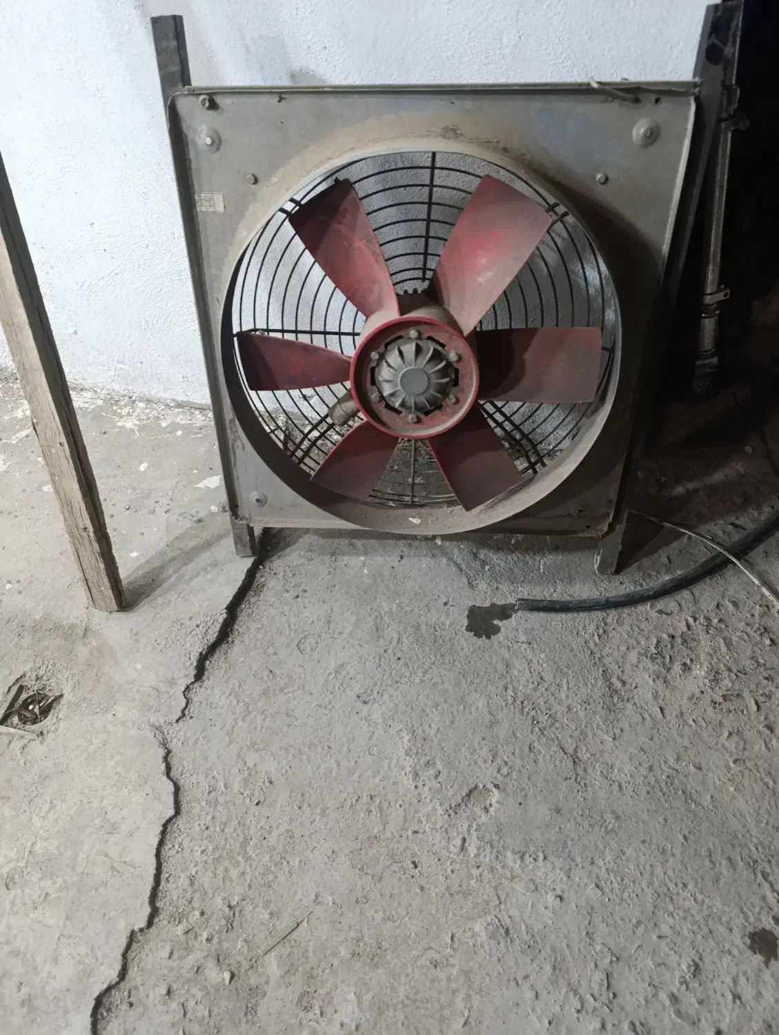 فن تهویه هوا|پنکه و تصفیه‌کنندهٔ هوا|پاکدشت, پاکدشت (مامازند)|دیوار