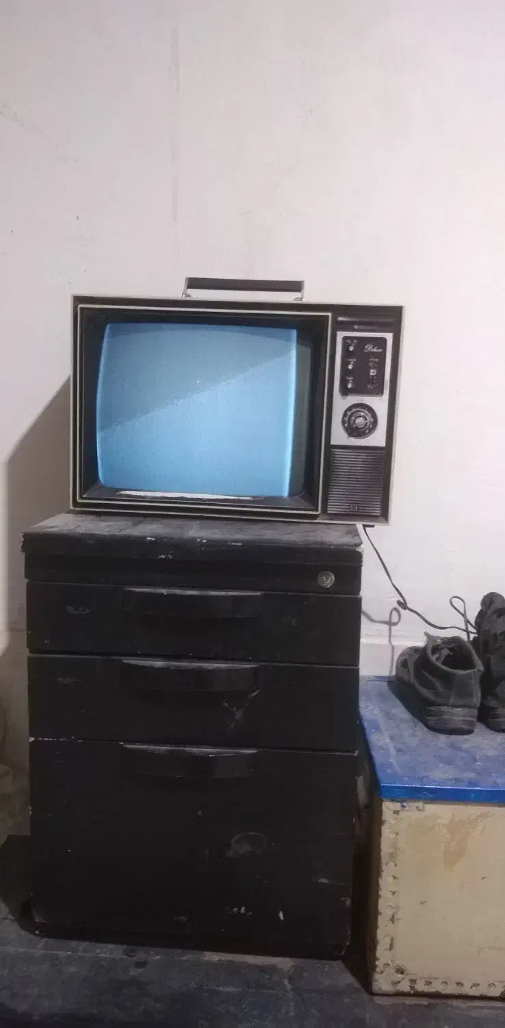 تلوزیون قدیمی|تلویزیون و پروژکتور|شیراز, میانرود|دیوار