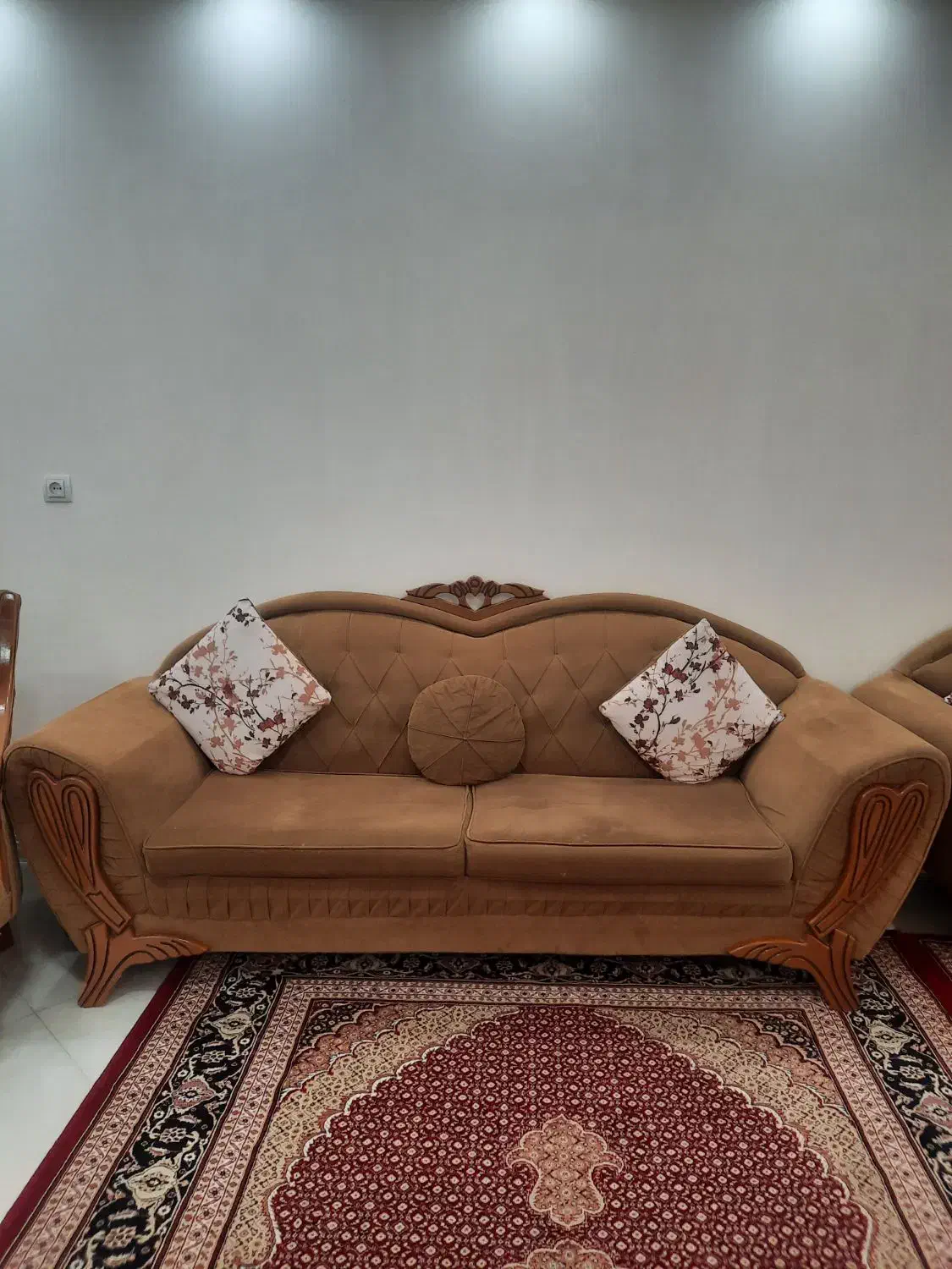 مبل ۷ نفره کاملا سالم با میز عسلی|مبلمان خانگی و میز عسلی|اسدآباد, |دیوار