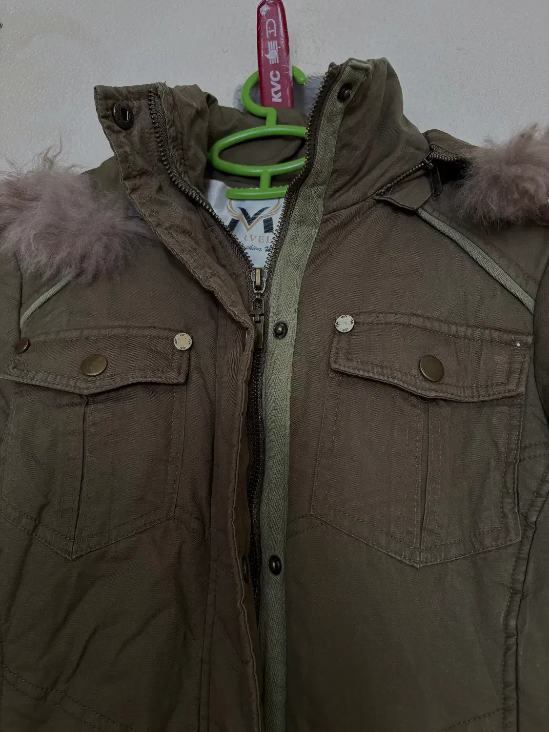 کاپشن بلند خزدار|لباس|شاهین‌شهر, خانه کارگر|دیوار