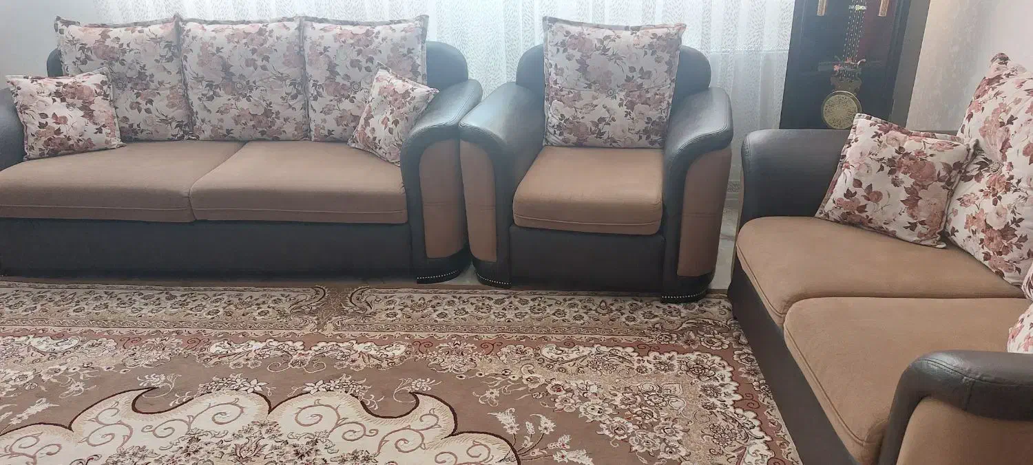 یک دست مبل هفت نفره و میزنهارخوری ۶ نفره|مبلمان خانگی و میز عسلی|شیراز, شهرک والفجر|دیوار