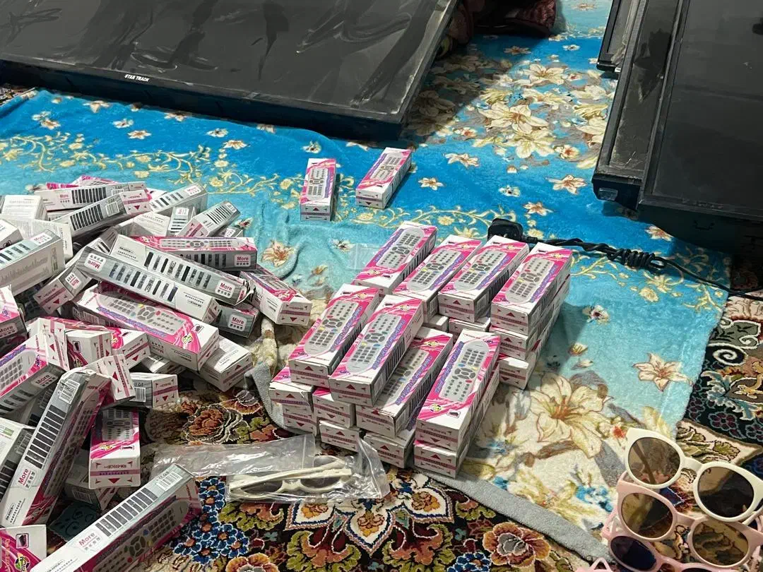 فروش تعدادی عینک و کنترل و ال سی دی|تلویزیون و پروژکتور|بند زرک, |دیوار