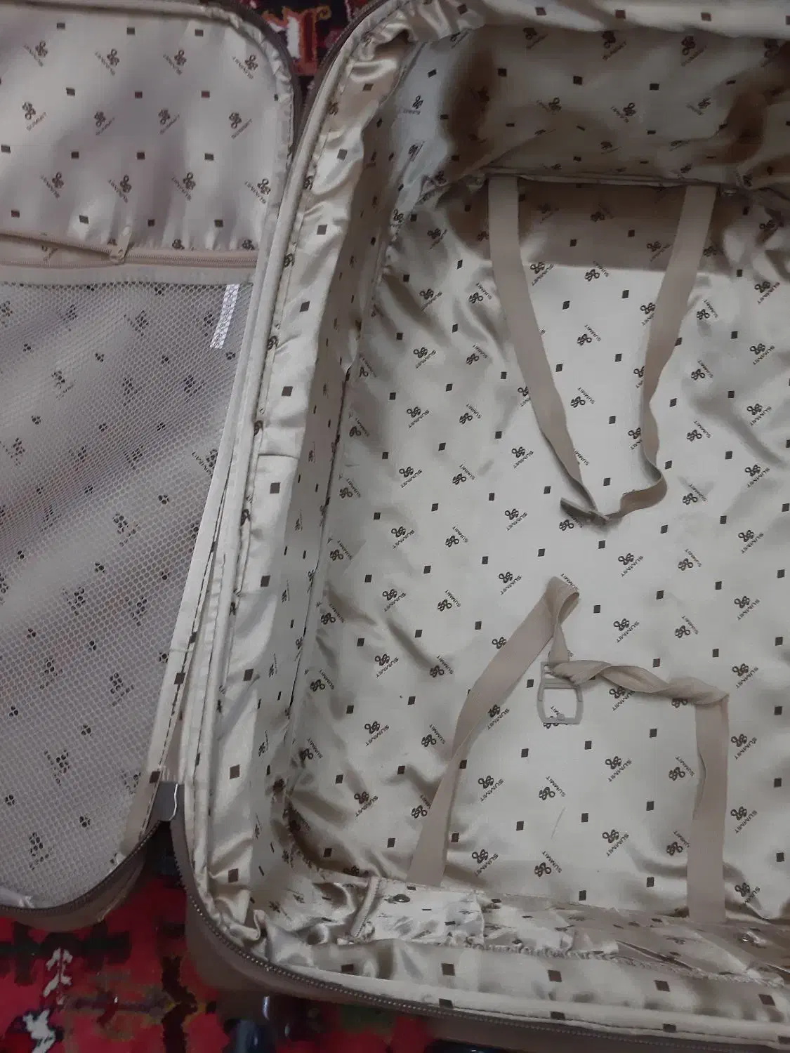 چمدان بزرگ در حد نو می باشد|کیف، کفش، کمربند|تبریز, |دیوار