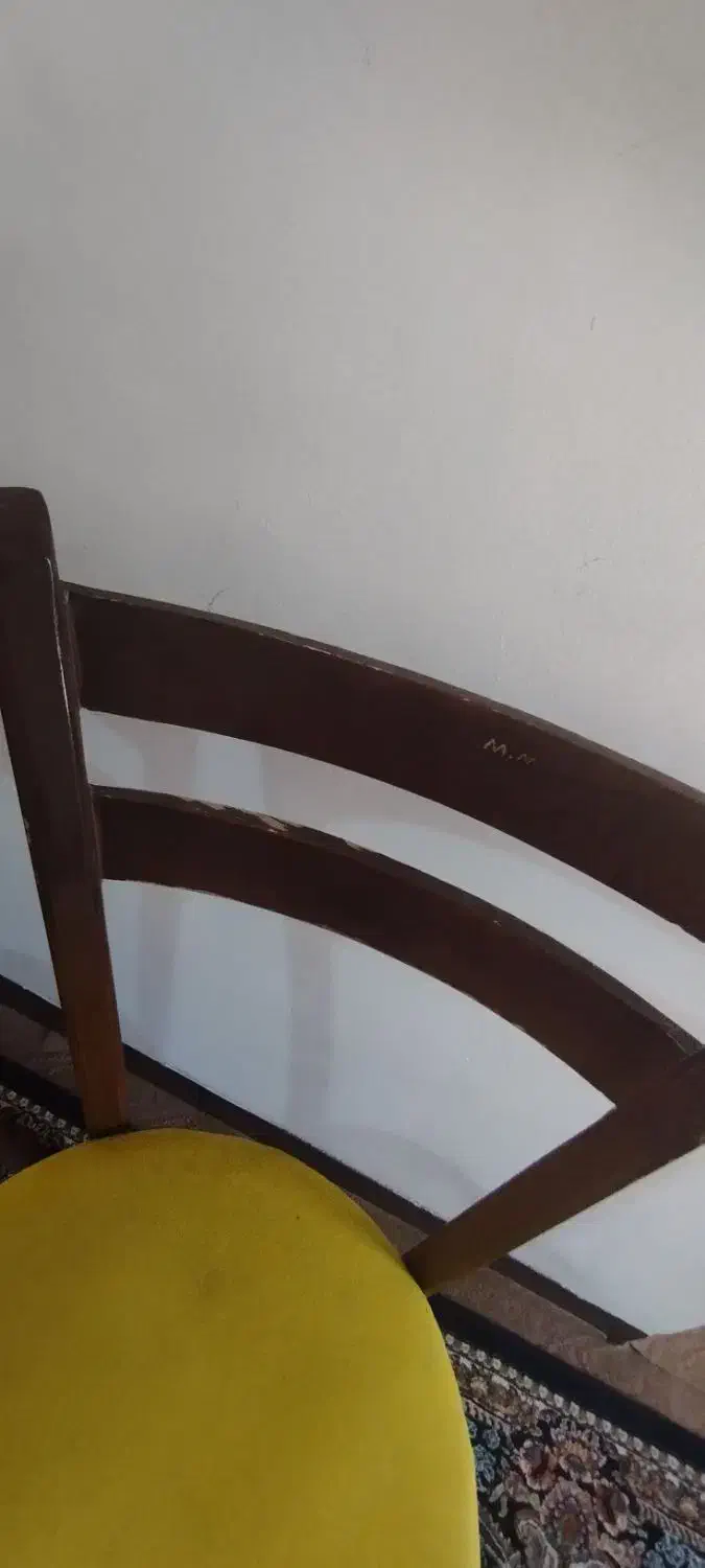 میز و صندلی چوبی با چوب گردو|میز و صندلی غذاخوری|شاهینشهر, مخابرات (شهید بهشتی)|دیوار