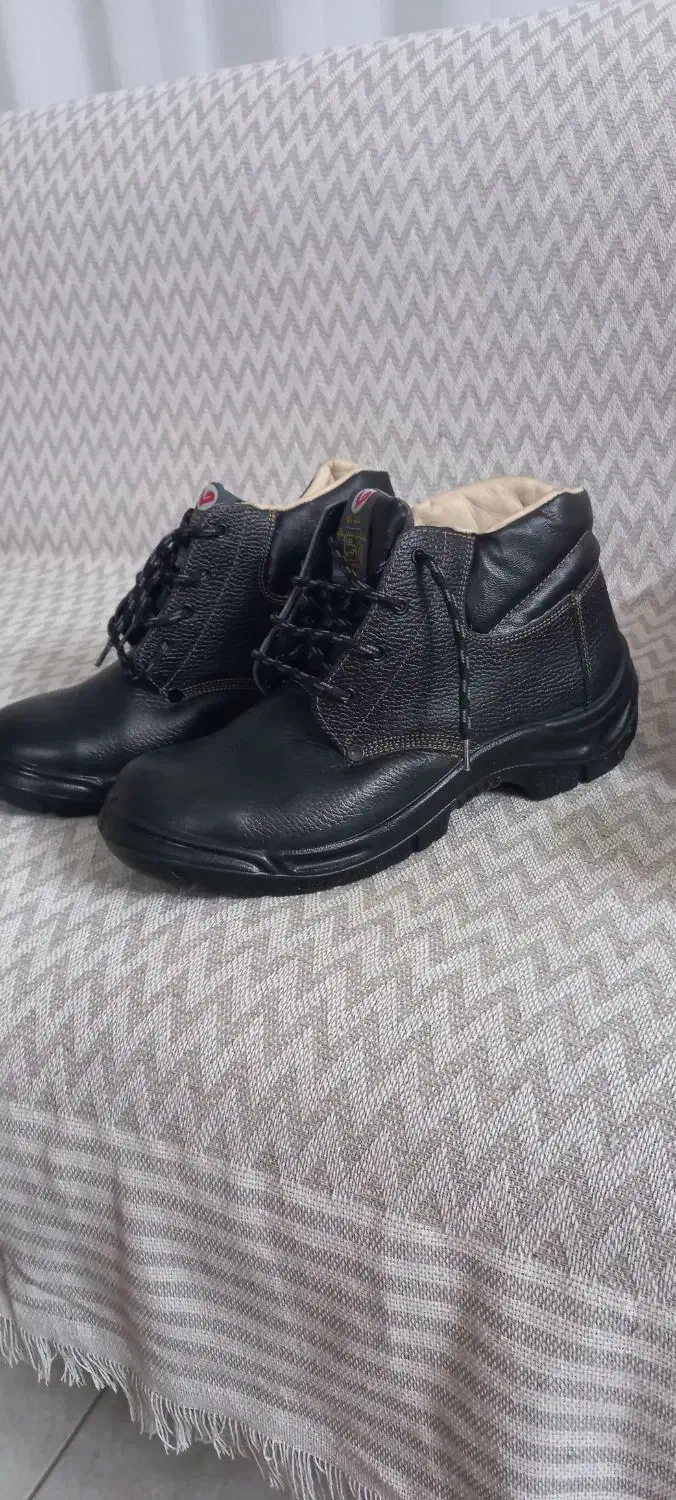 کفش کار|کیف، کفش، کمربند|لنگرود, |دیوار