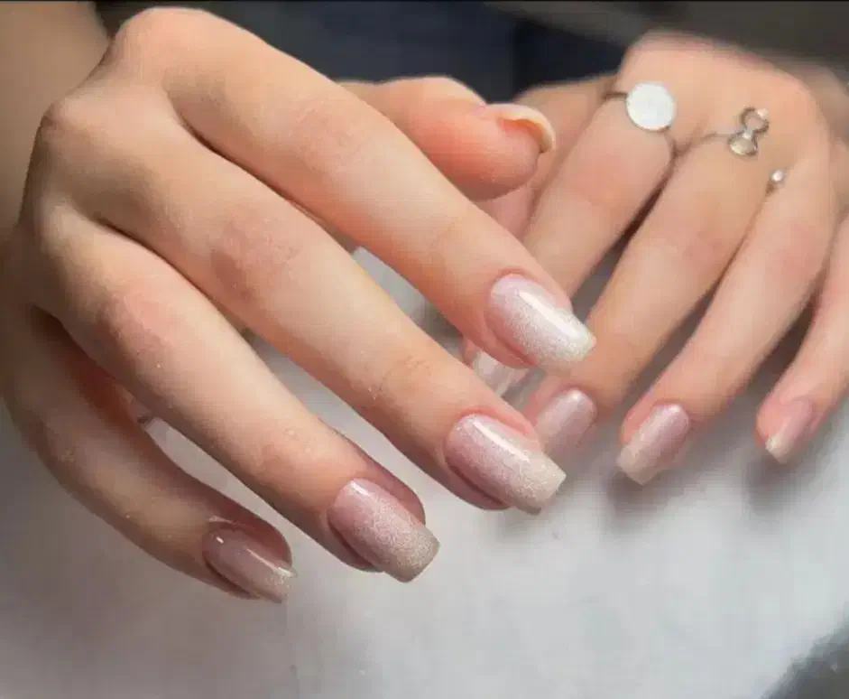 خدمات کاشت ناخن انجام میشود|خدمات آرایشگری و زیبایی|بم, |دیوار