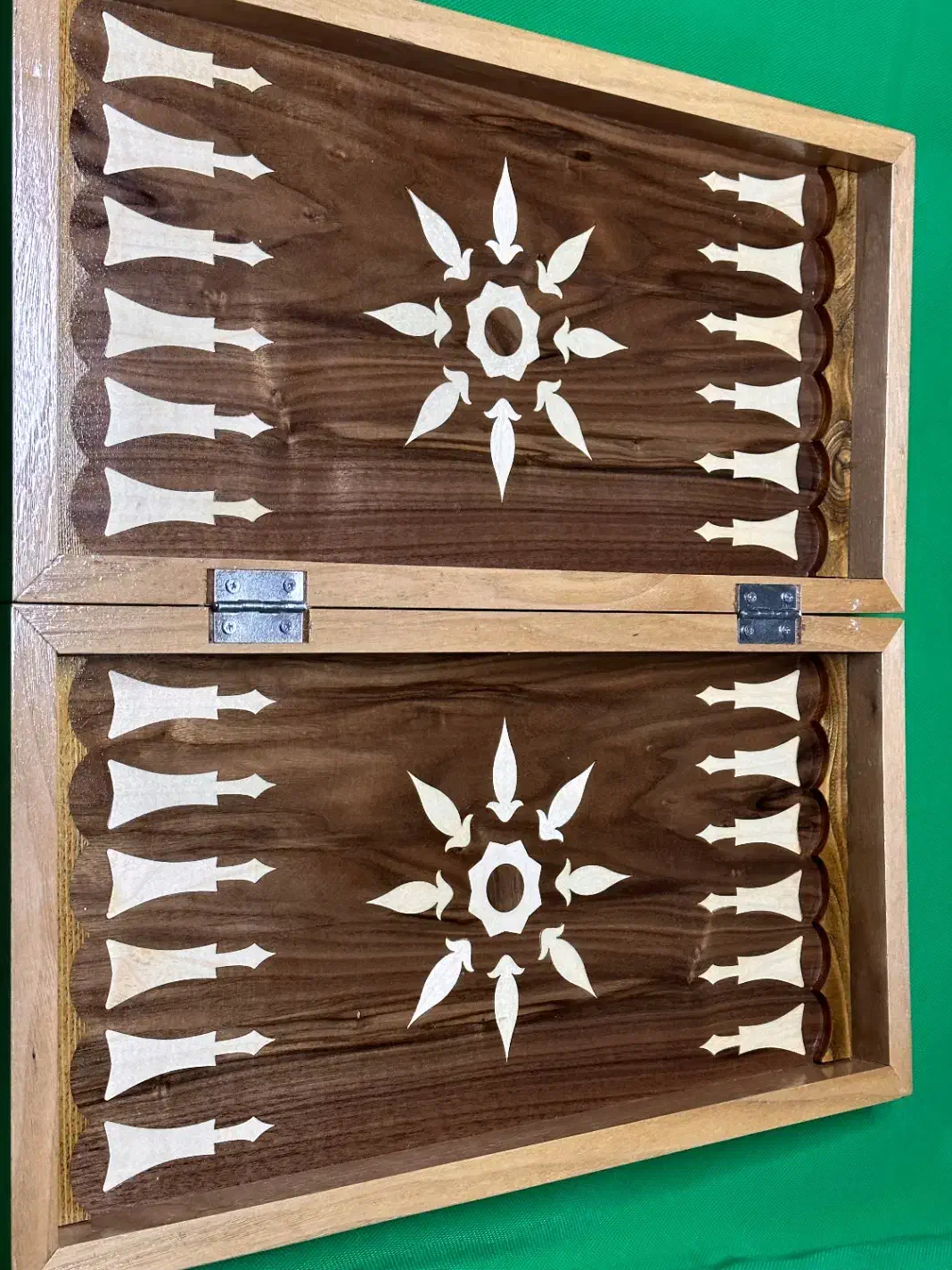 تخته نرد و شطرنج|کلکسیون اشیاء عتیقه|بروجرد, |دیوار