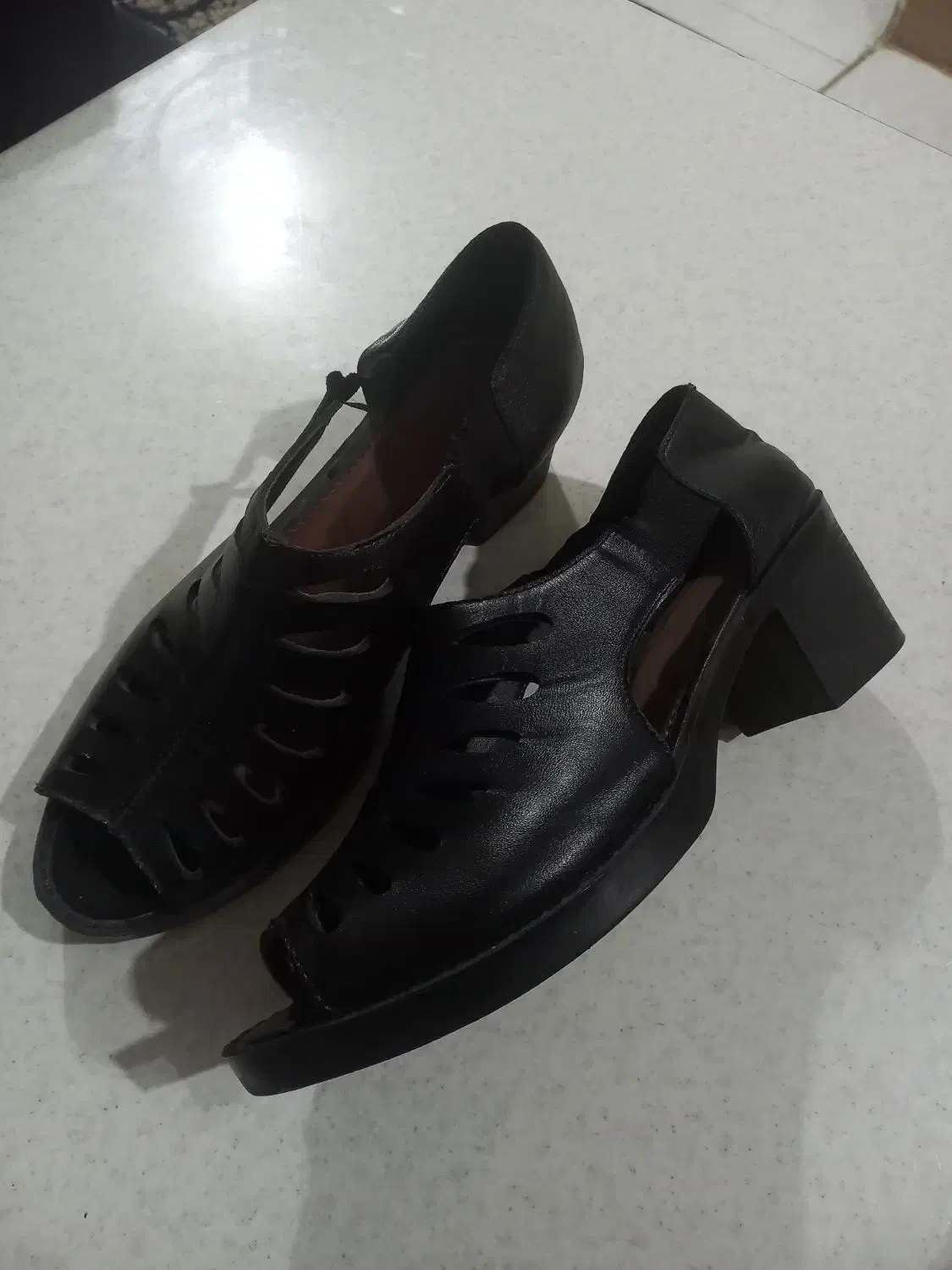 کفش|کیف، کفش، کمربند|رشت, لاکان|دیوار