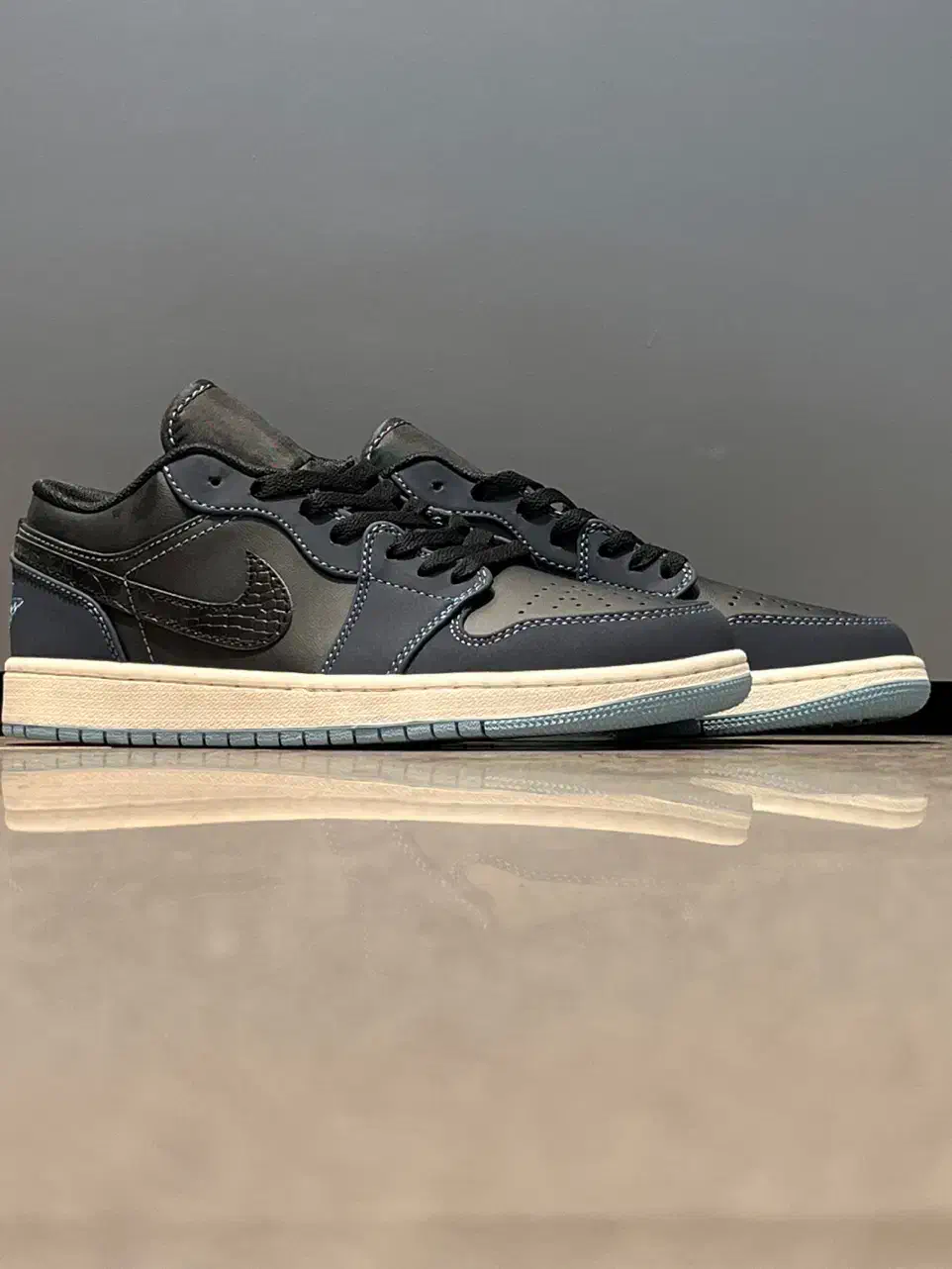 کتونی نایک ایر جردن سرمه ای|کیف، کفش، کمربند|تهران, باشگاه نفت|دیوار