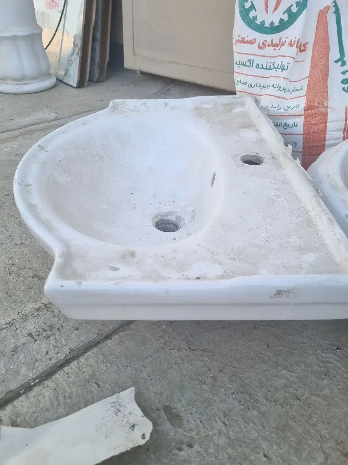 دو عدد روشویی سالم با کیفیت به همراه شیر اهرمی|لوازم سرویس بهداشتی|اصفهان, ملکشهر|دیوار