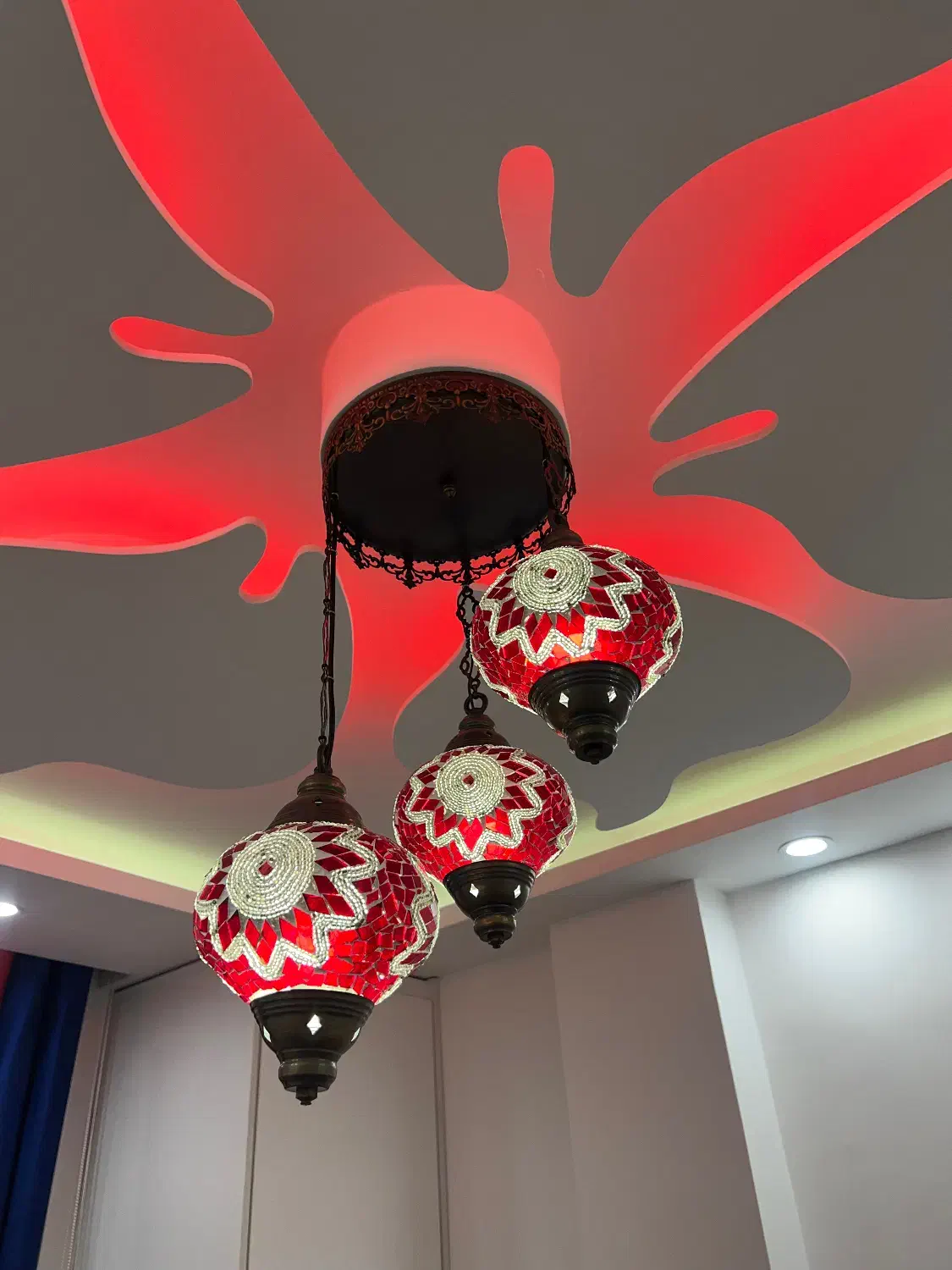 لوستر|لوستر و چراغ آویز|بندر انزلی, معلم|دیوار