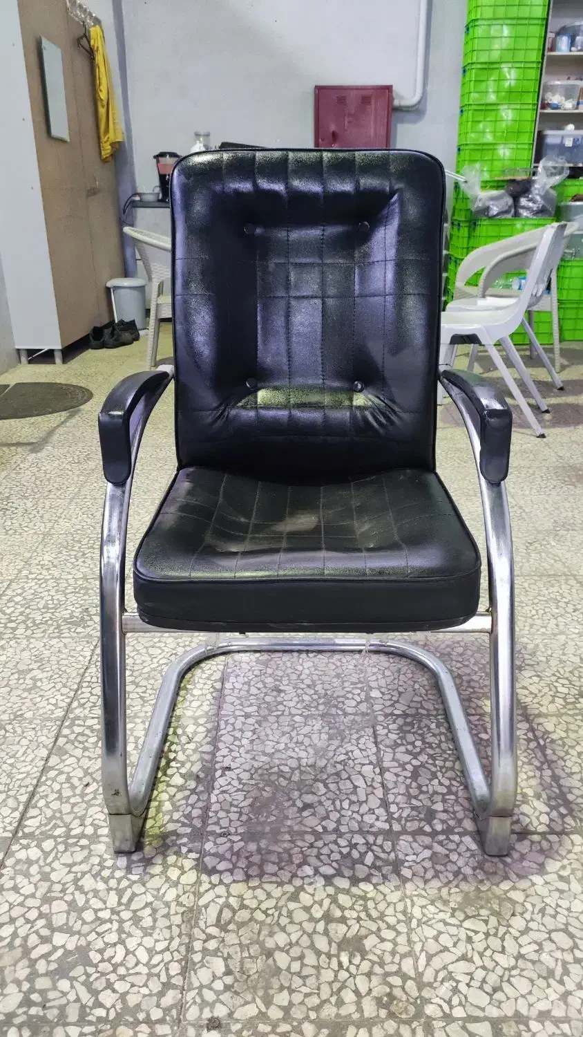 صندلی چرم اداری پایه فلزی|مبلمان اداری|رشت, لاکان شهر|دیوار