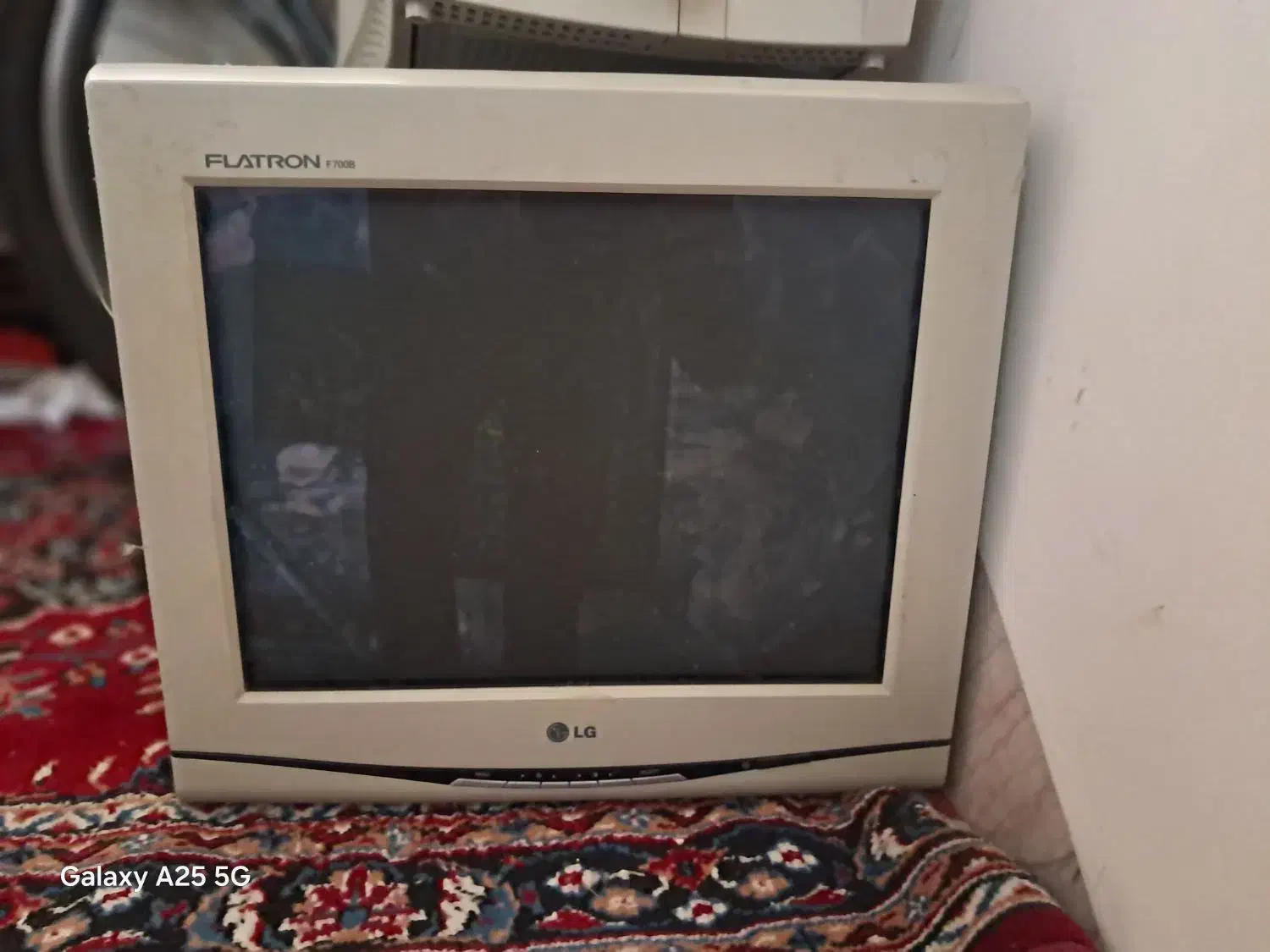 تعدادی مانیتور کامپیوتر سالم و تمیز همراه با کابل|قطعات و لوازم جانبی رایانه|مشهد, پنجتن|دیوار