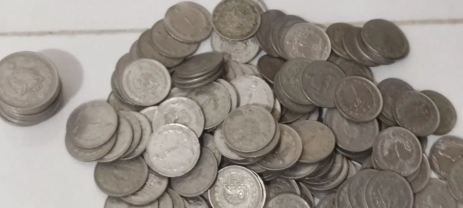 تعدادی سکه،|کلکسیون سکه، تمبر، اسکناس|اراک, |دیوار