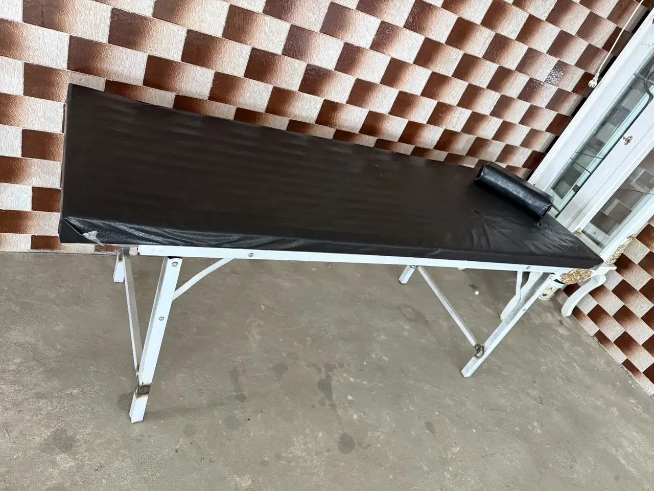 تخت تزریقات|پزشکی|لالجین, |دیوار