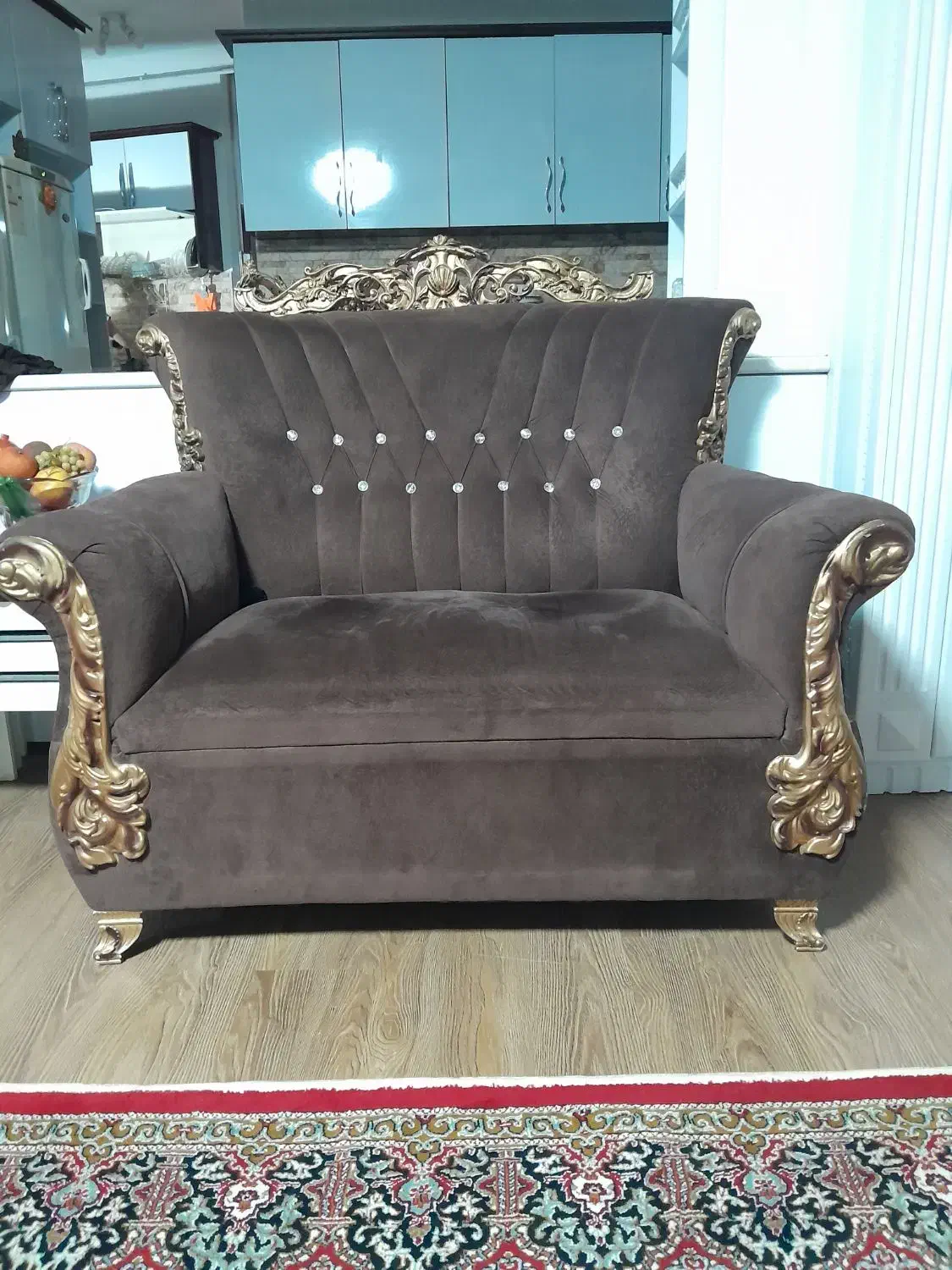 مبل تاج دار ۷ نفره|مبلمان خانگی و میز عسلی|صومعه‌سرا, |دیوار