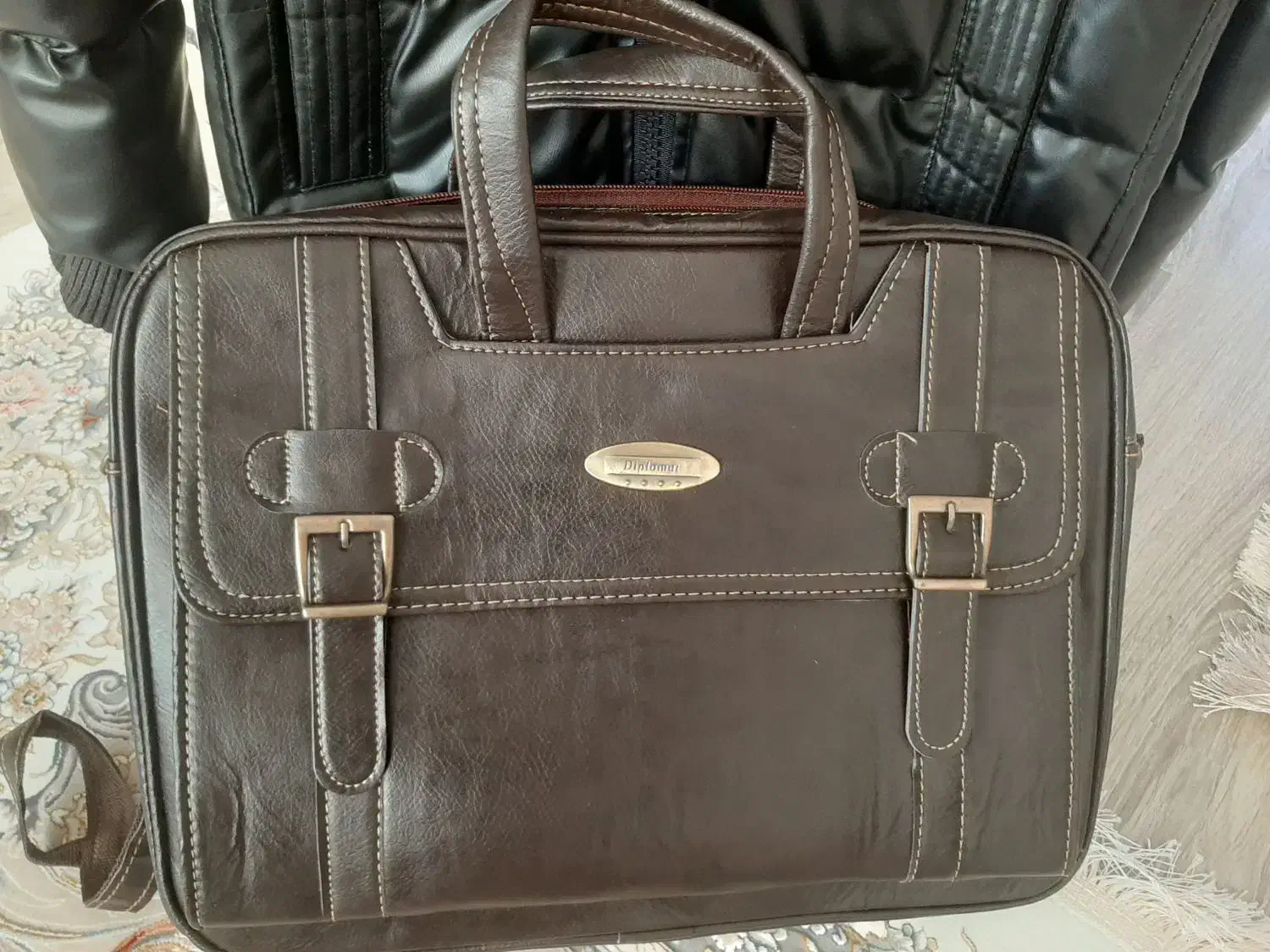 کیف|کیف، کفش، کمربند|خلخال, |دیوار