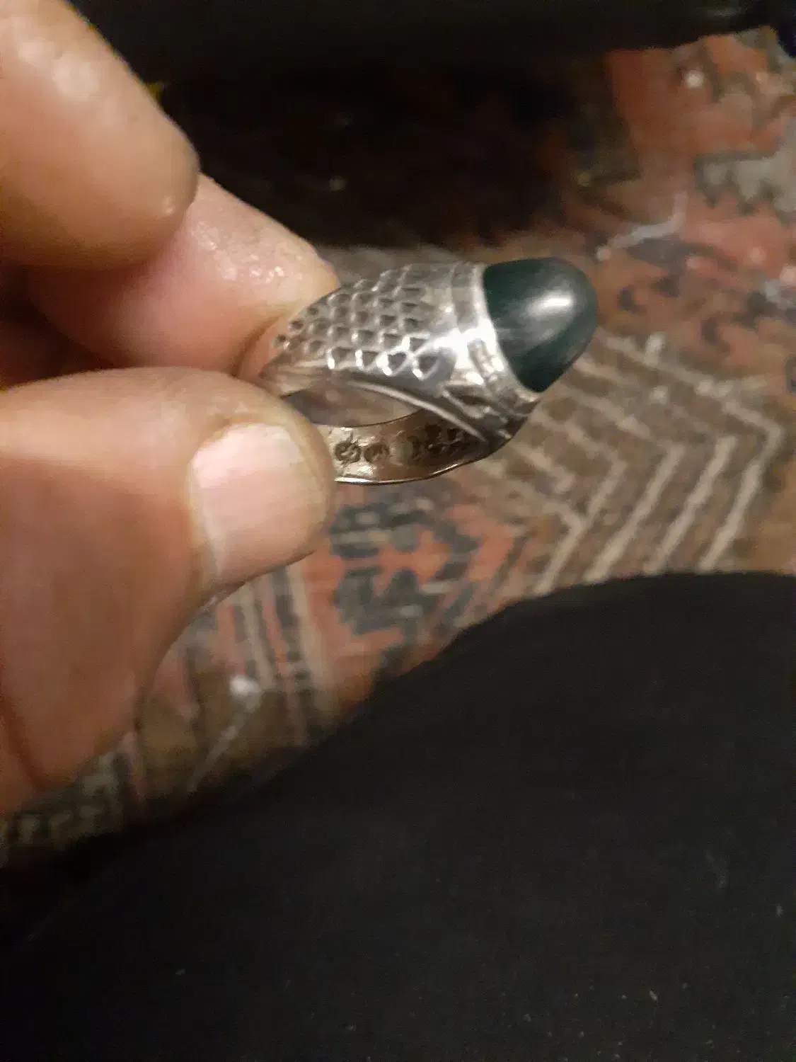 یک عدد انگشتر یشم|کلکسیون اشیاء عتیقه|رباط‌کریم, رباط‌کریم|دیوار