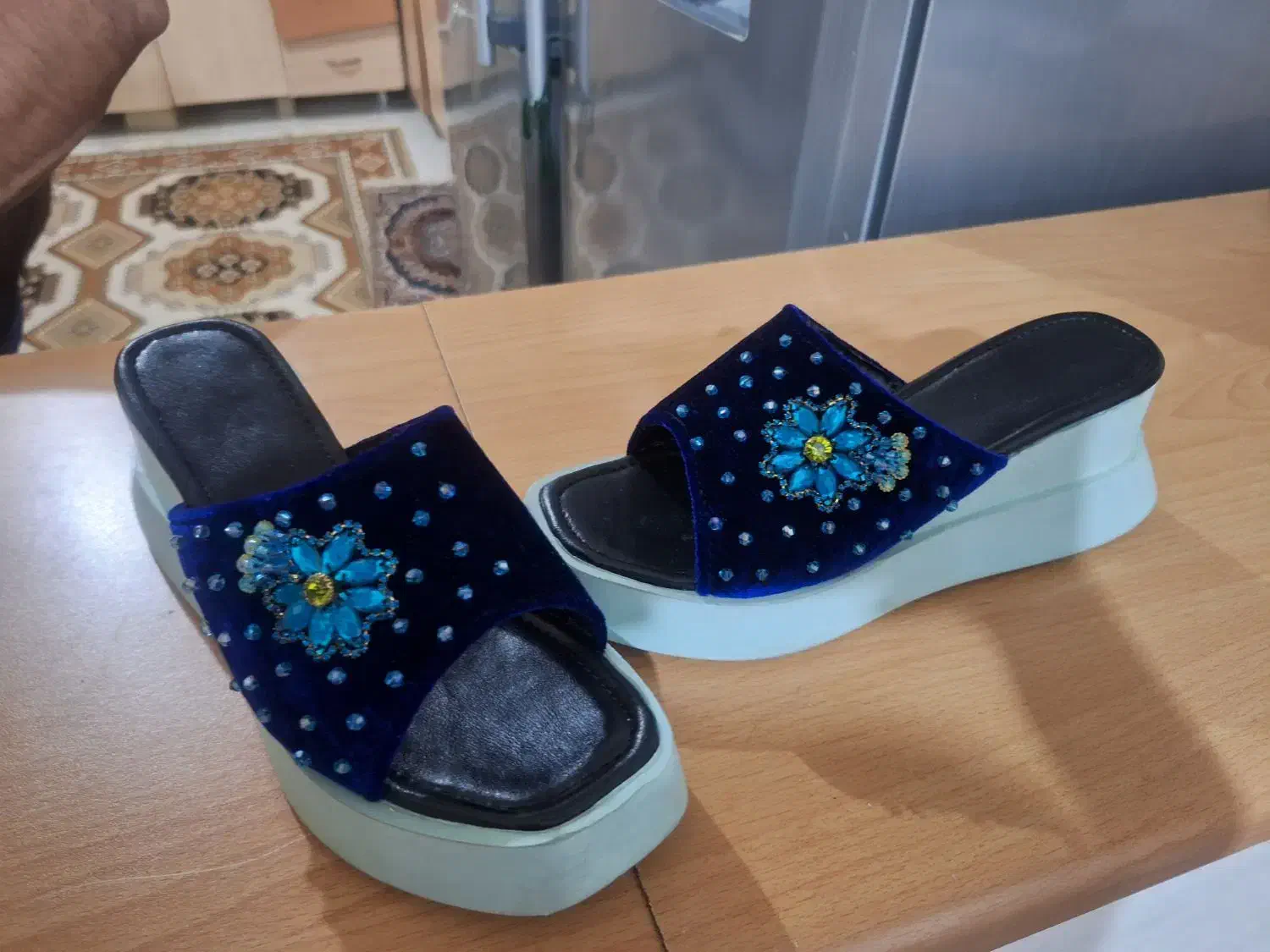 صندل|کیف، کفش، کمربند|لردگان, |دیوار