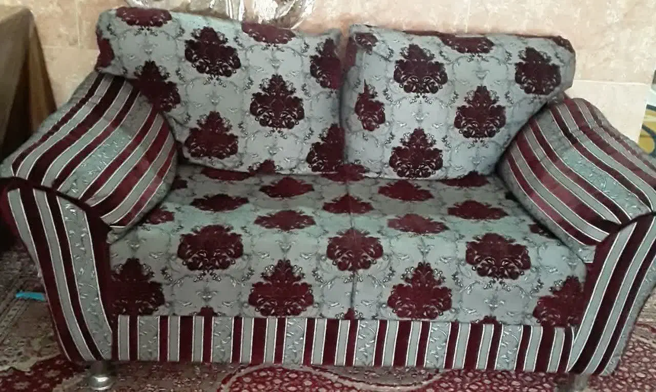 تعدادی وسایل منزل به فروش میرسد|مبلمان خانگی و میز عسلی|رفسنجان, |دیوار