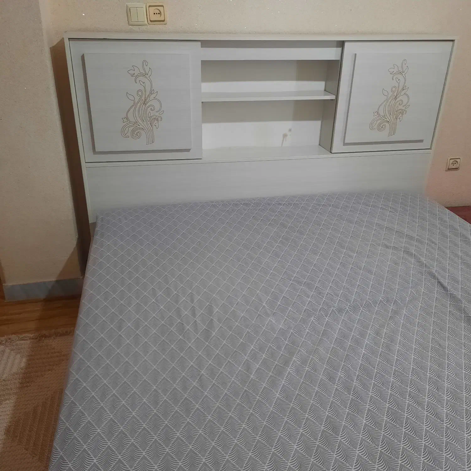 تخت خواب دونفره ۱۶۰|تخت و سرویس خواب|لاهیجان, کوی خزر|دیوار