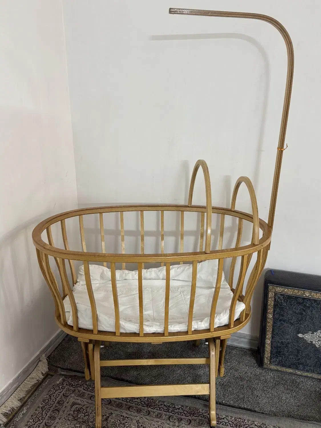 گهواره چوبی نوزاد|تخت و صندلی بچه|قیامدشت - خاورشهر, |دیوار