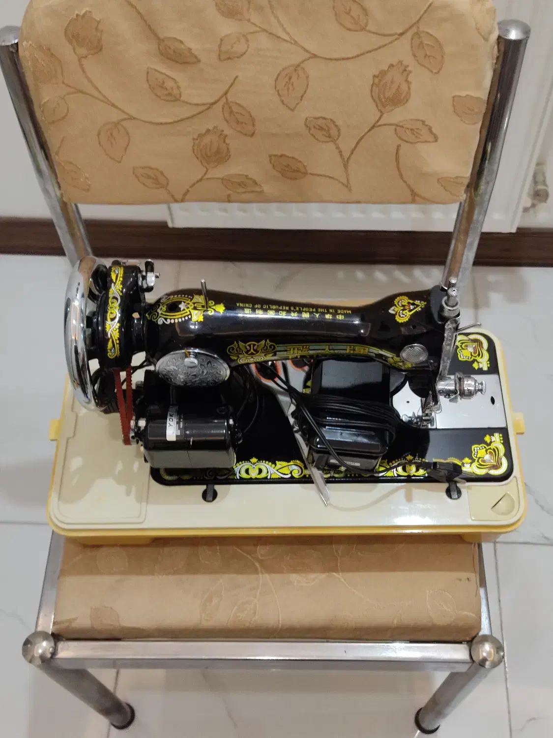 چرخ خیاطی قدیمی با دینام برقی درحد نو|چرخ خیاطی و ریسندگی|تهران, سردارجنگل|دیوار