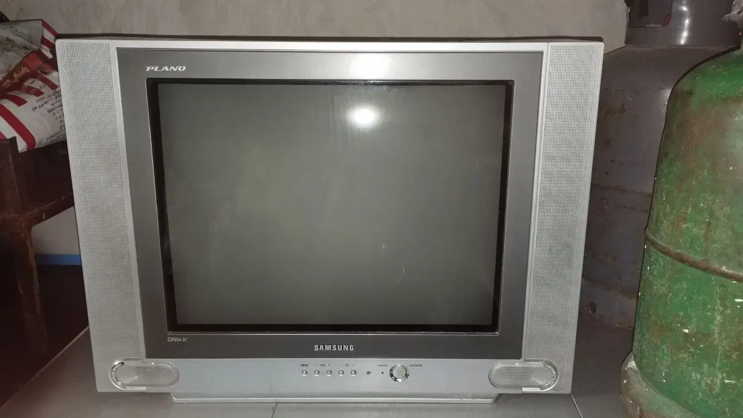 تلوزیون 21اینچ|تلویزیون و پروژکتور|بروجرد, |دیوار