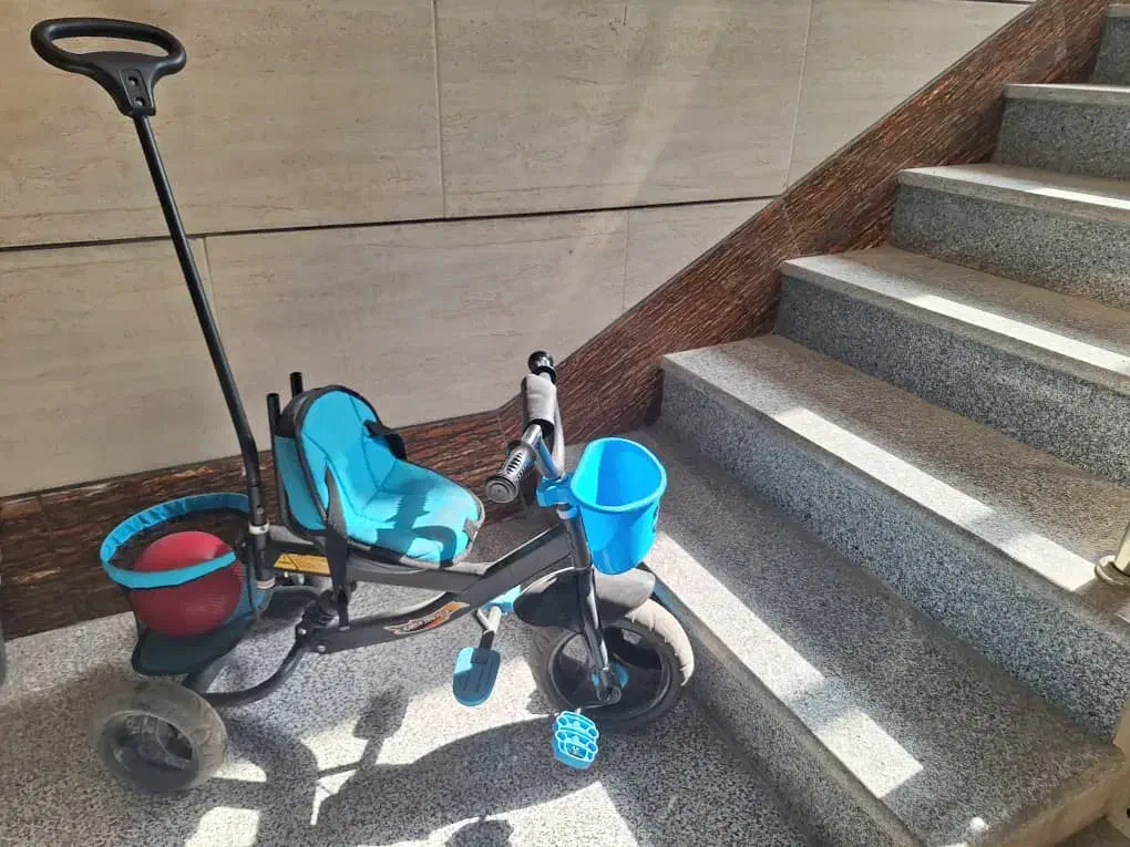 سه چرخه و صندلی ماشین|تخت و صندلی بچه|فیروزآباد (فارس), |دیوار