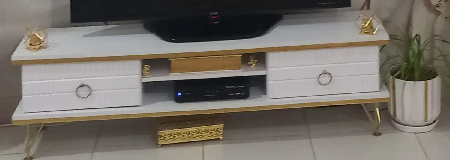 میز تحریر و میز تلویزیون|میز تحریر و کامپیوتر|صحنه, |دیوار