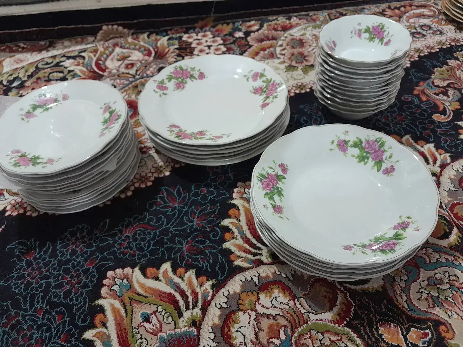 ظروف چینی گل سرخ|ظروف سرو و پذیرایی|بهبهان, |دیوار