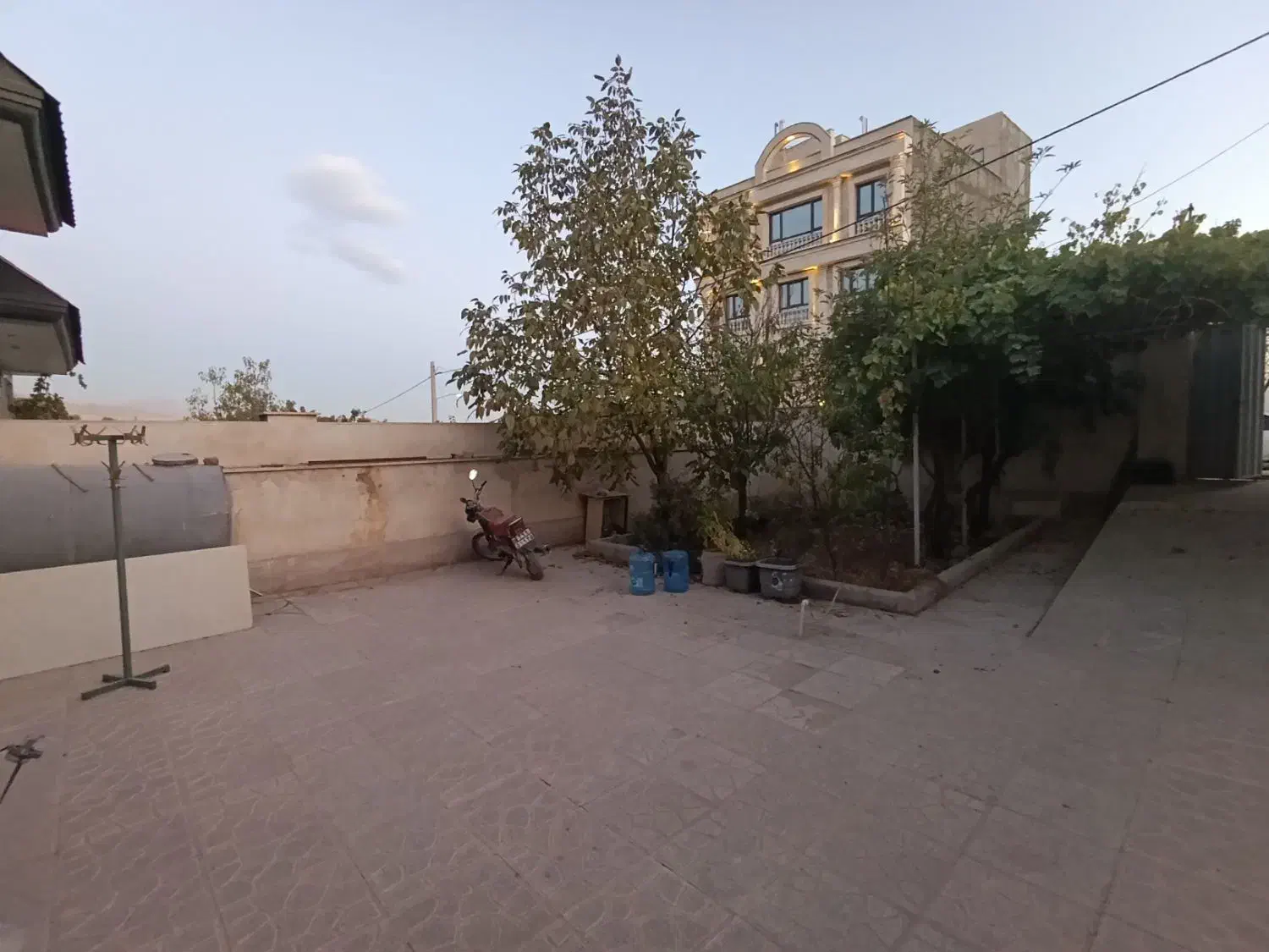 ویلا ۲۵۰.متر زمین بنا ۲۰۰ .مهرآباد رودهن|فروش خانه و ویلا|رودهن, |دیوار